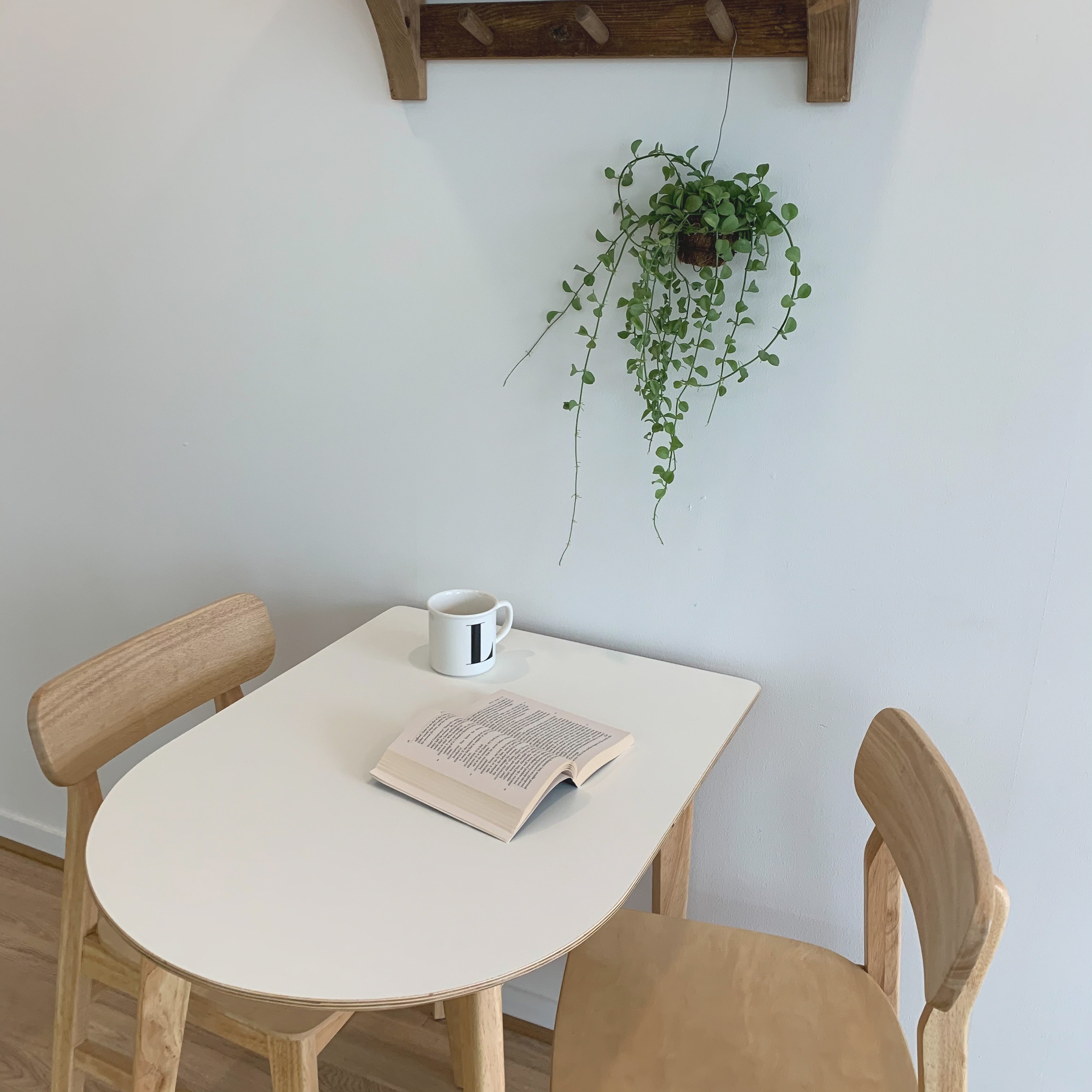 Daeun Damda HALF MOON 半楕円形 テーブル 80cm［2色］ ホワイト