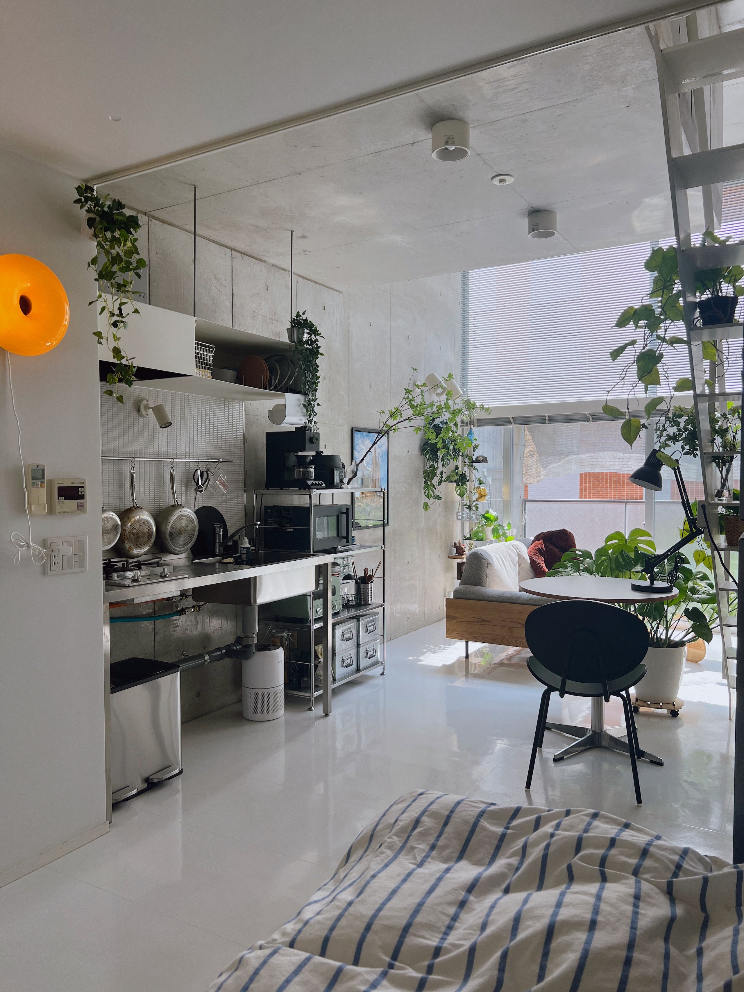 Branchpoint smoo カフェテーブル 円形 | ダイニングテーブル | Ohouse