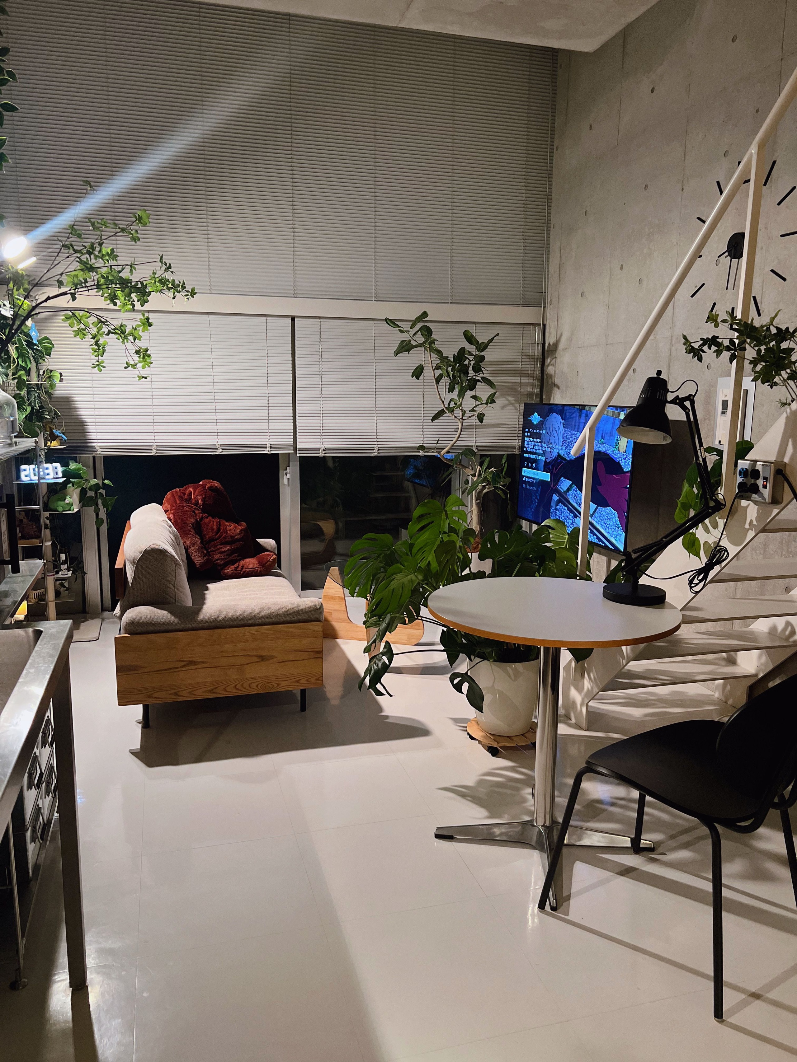 smoo カフェテーブル 円形を使ったインテリアコーディネート集 |Ohouse