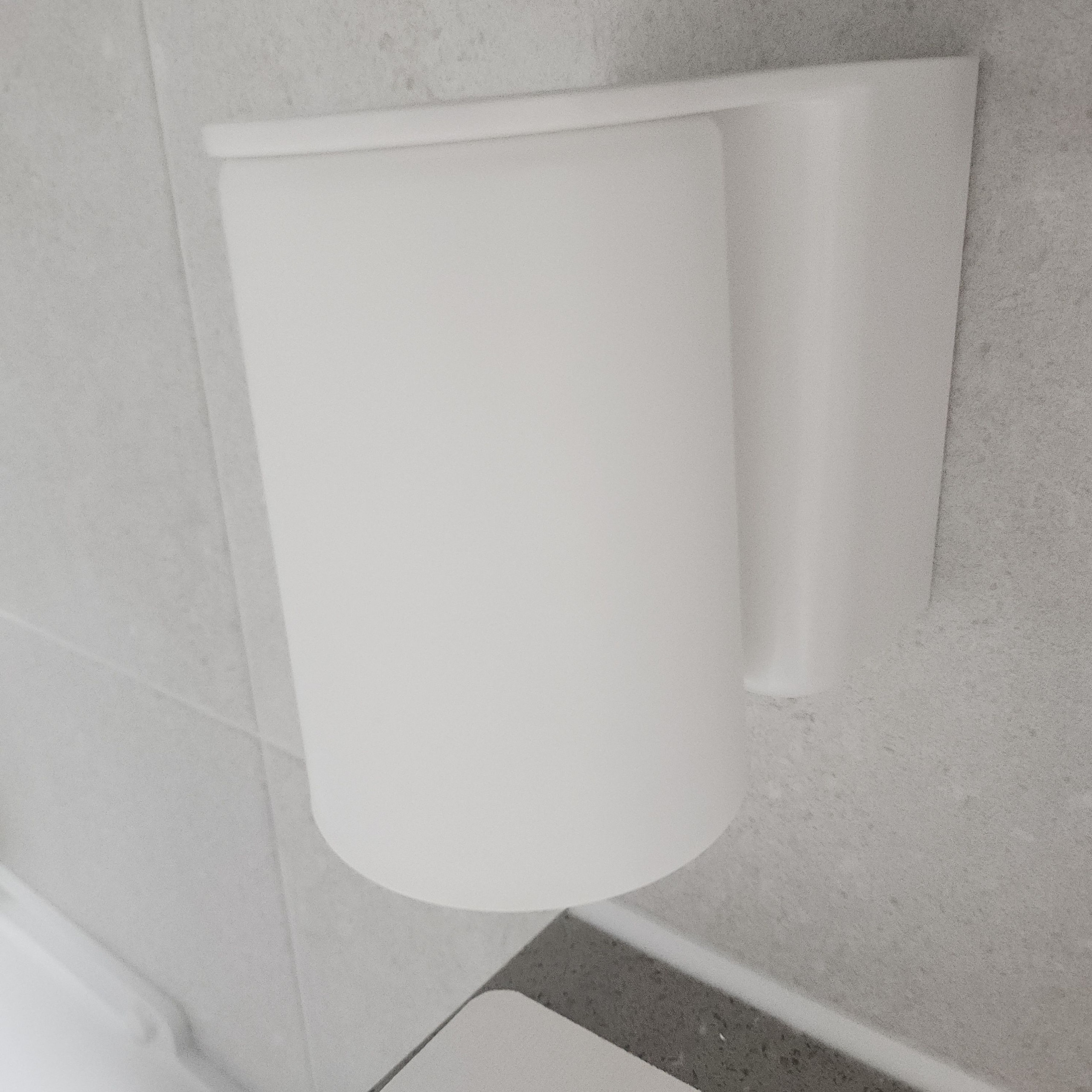 Upside-Down Magnetic Bathroom Organizer Set user photo