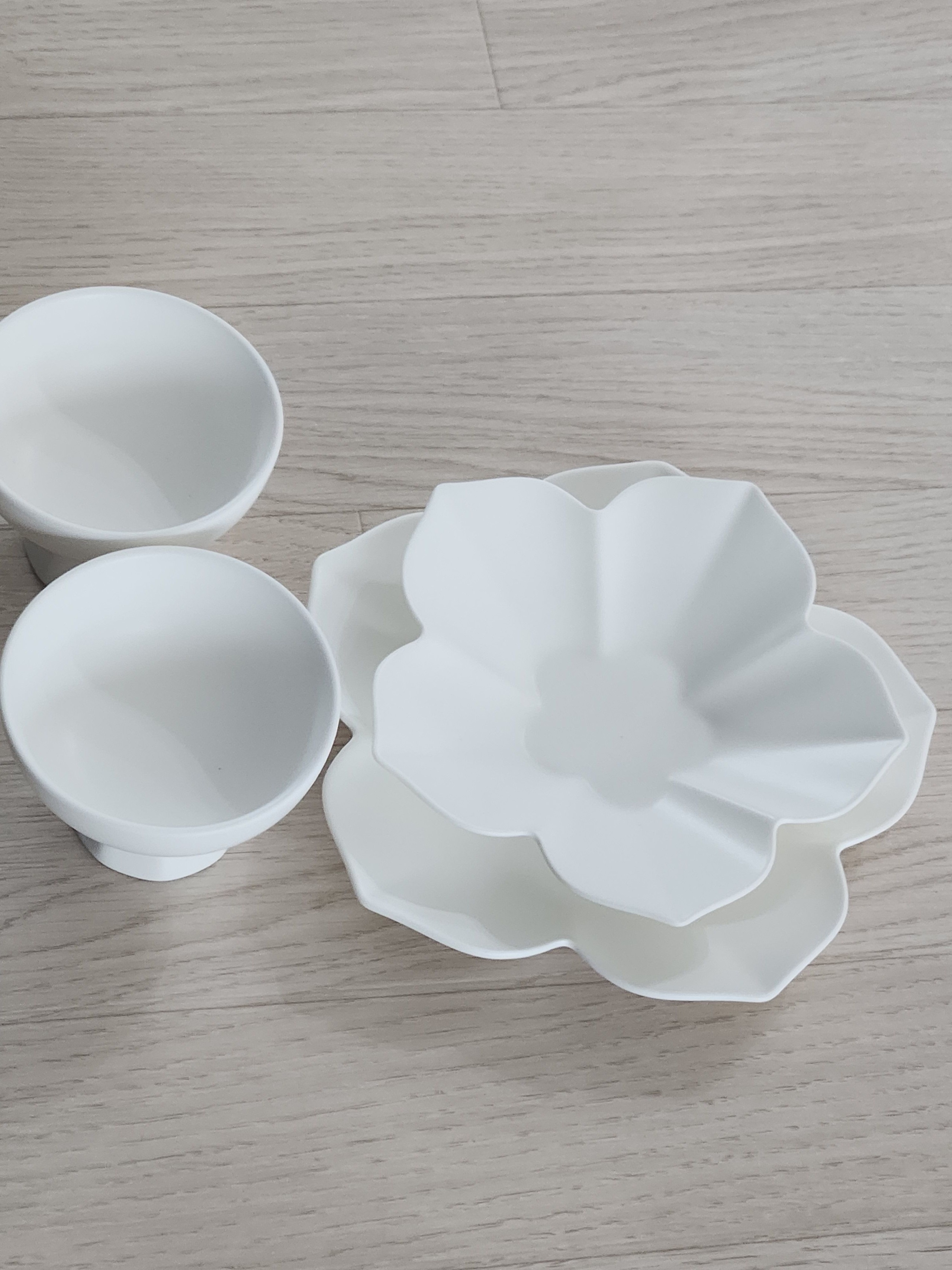 Eunseol Matte Porcelain Pedestal Cup & Plate Set (4-Piece Gift Set) user photo
