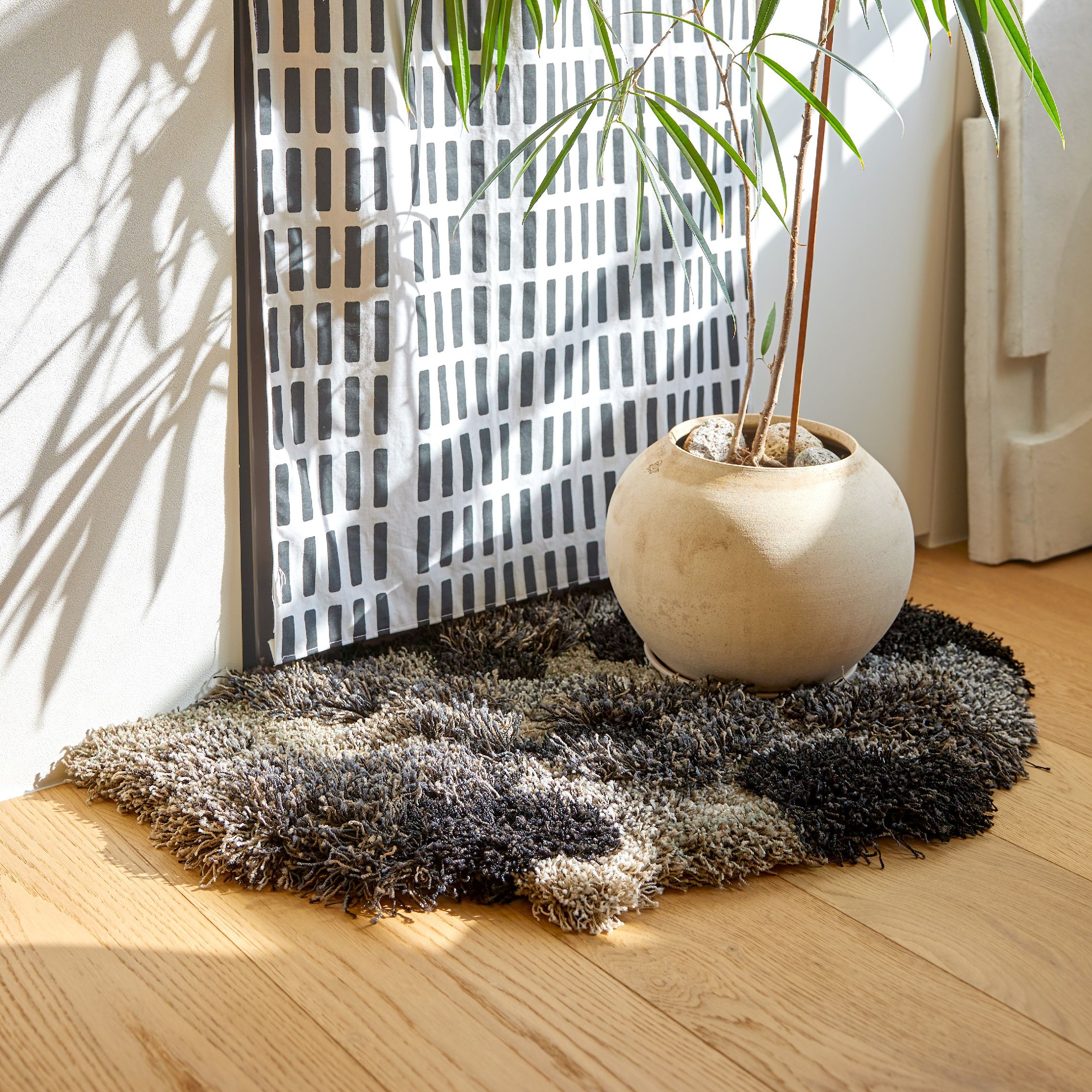 段通　ベージュ　モスグリーン花柄刺繍ラグ 約11pcm x 60cm 洗えるラグ Moss Green 140cm グリーン Saytouche| Ohouse(オーハウス)