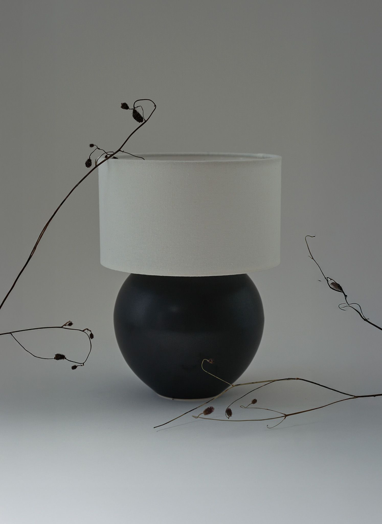 고리스튜디오 MOON JAR TABLE LAMP - deep black