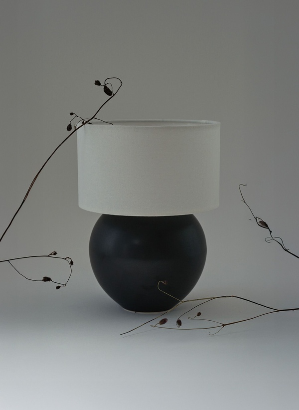 MOON JAR TABLE LAMP - deep black
