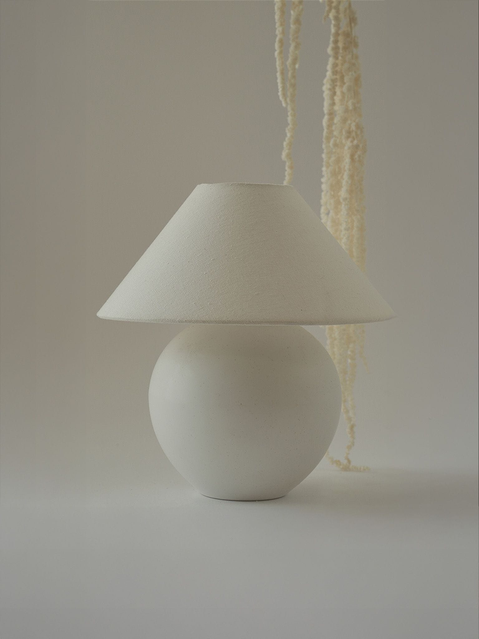 고리스튜디오 MOON JAR TABLE LAMP - porcelain white