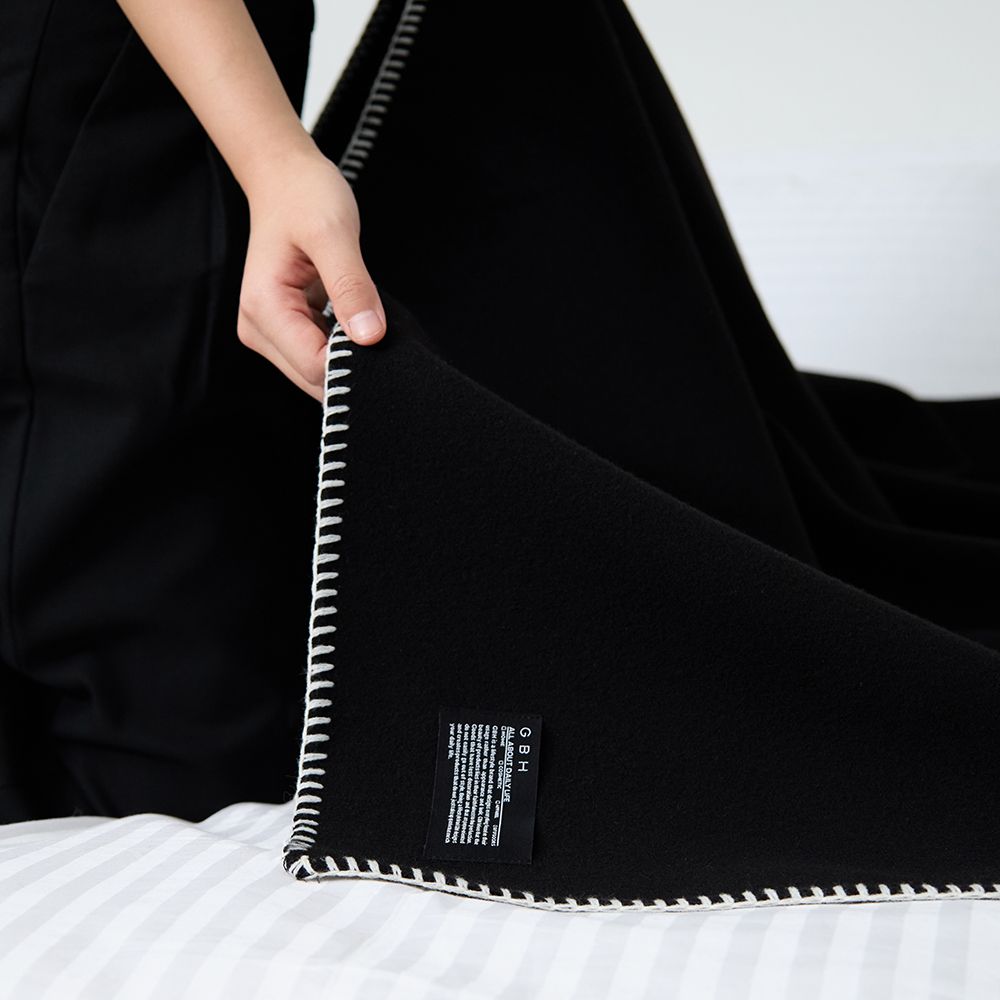 GBH BLANKET BLACK 극세사 담요 블랭킷