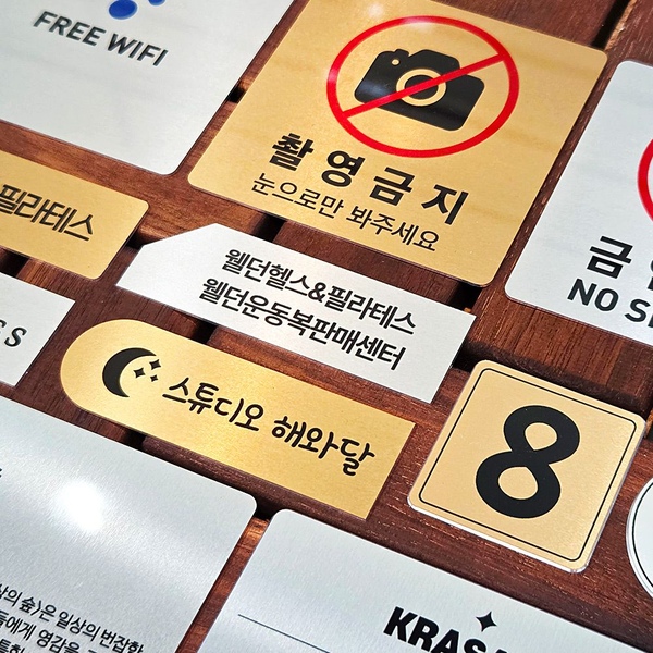 맞춤제작 캡션 작품 설명 안내 갤러리 전시회 미술관 명판 표지판 메탈