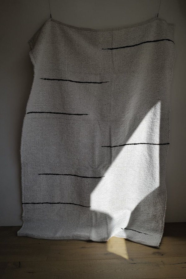 모노라인 러그 Mono Line Textured Artisan rug Portugal