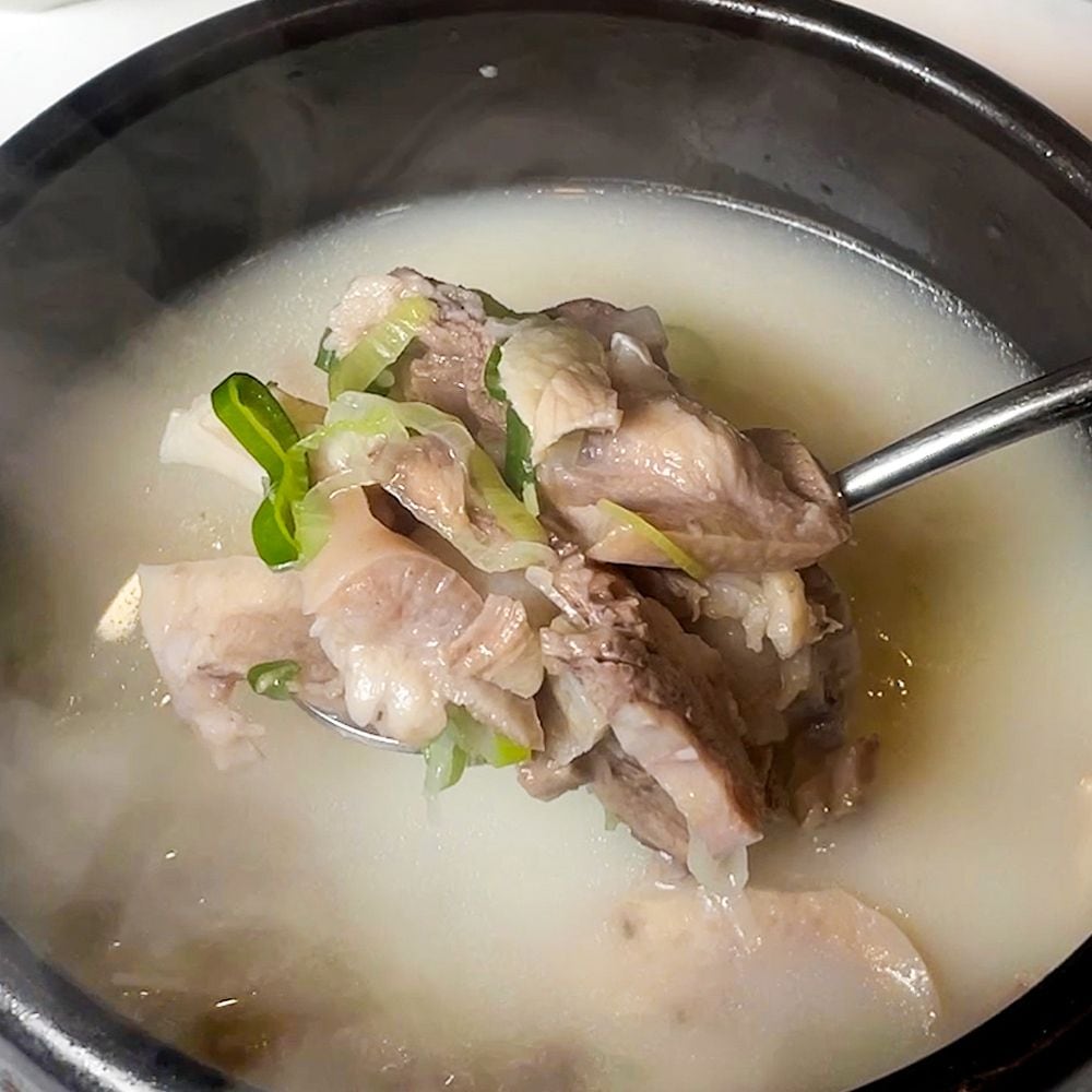 진하게 끓인 든든한 24시 돼지국밥 600g*1팩 외
