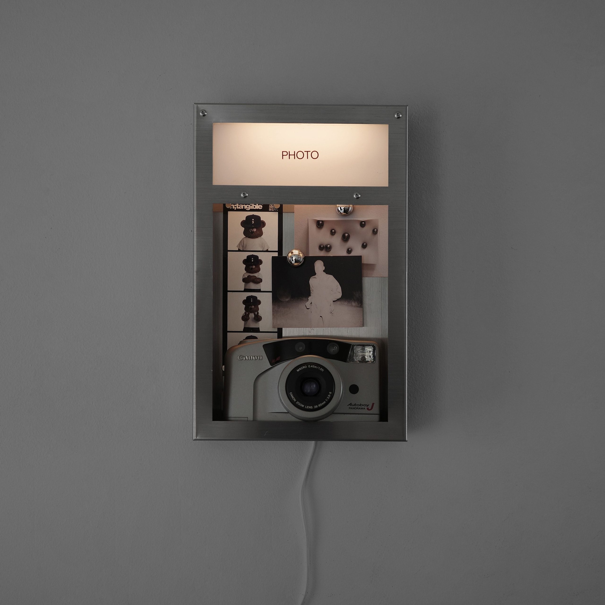 in;tangible MEMORY ; VITRINE LIGHT 조명 인생네컷 액자 자석 포토보드 메뉴판