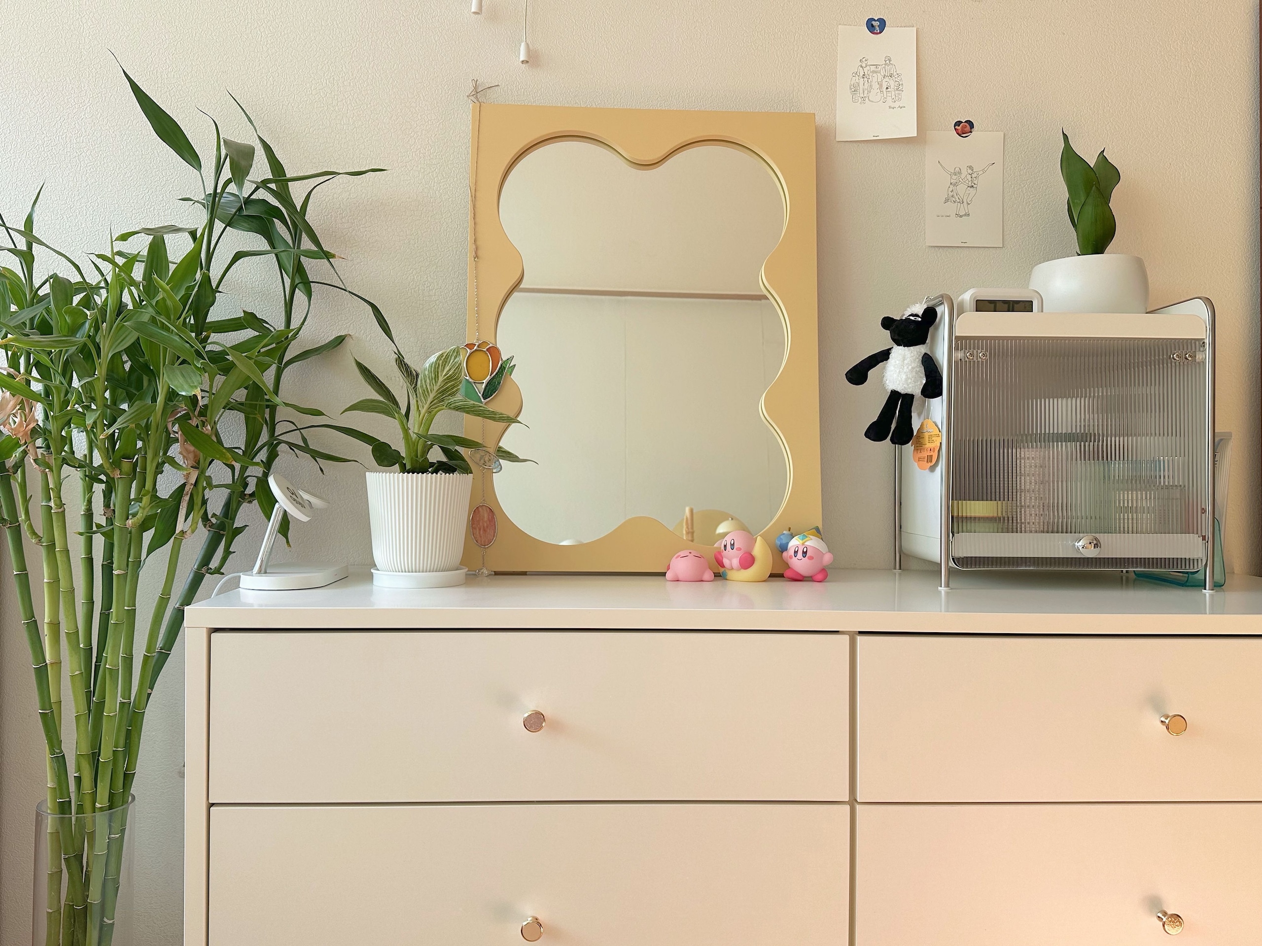 Metal Cosmetic Storage Organizer with Flip Door user photo