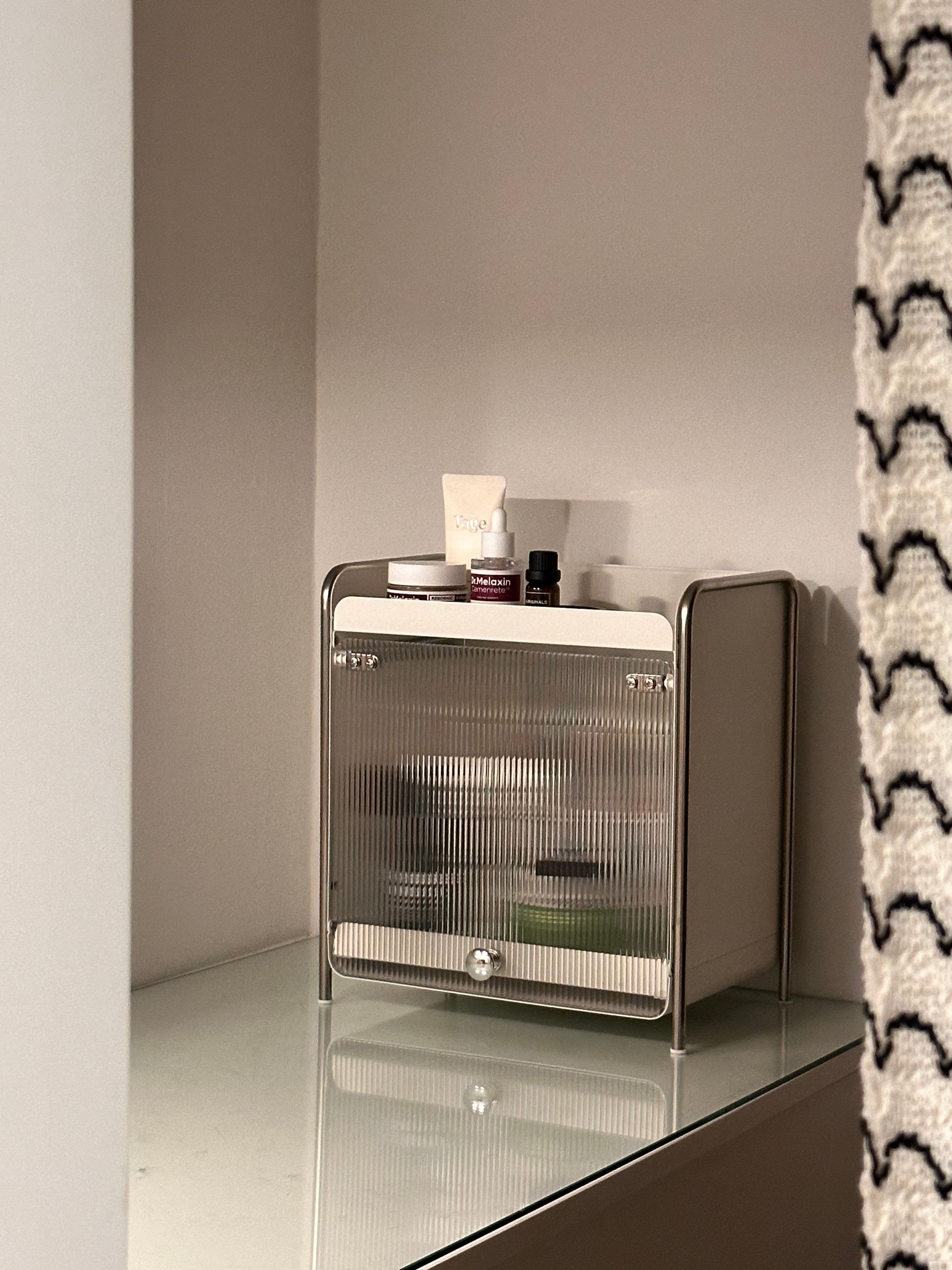 Metal Cosmetic Storage Organizer with Flip Door user photo