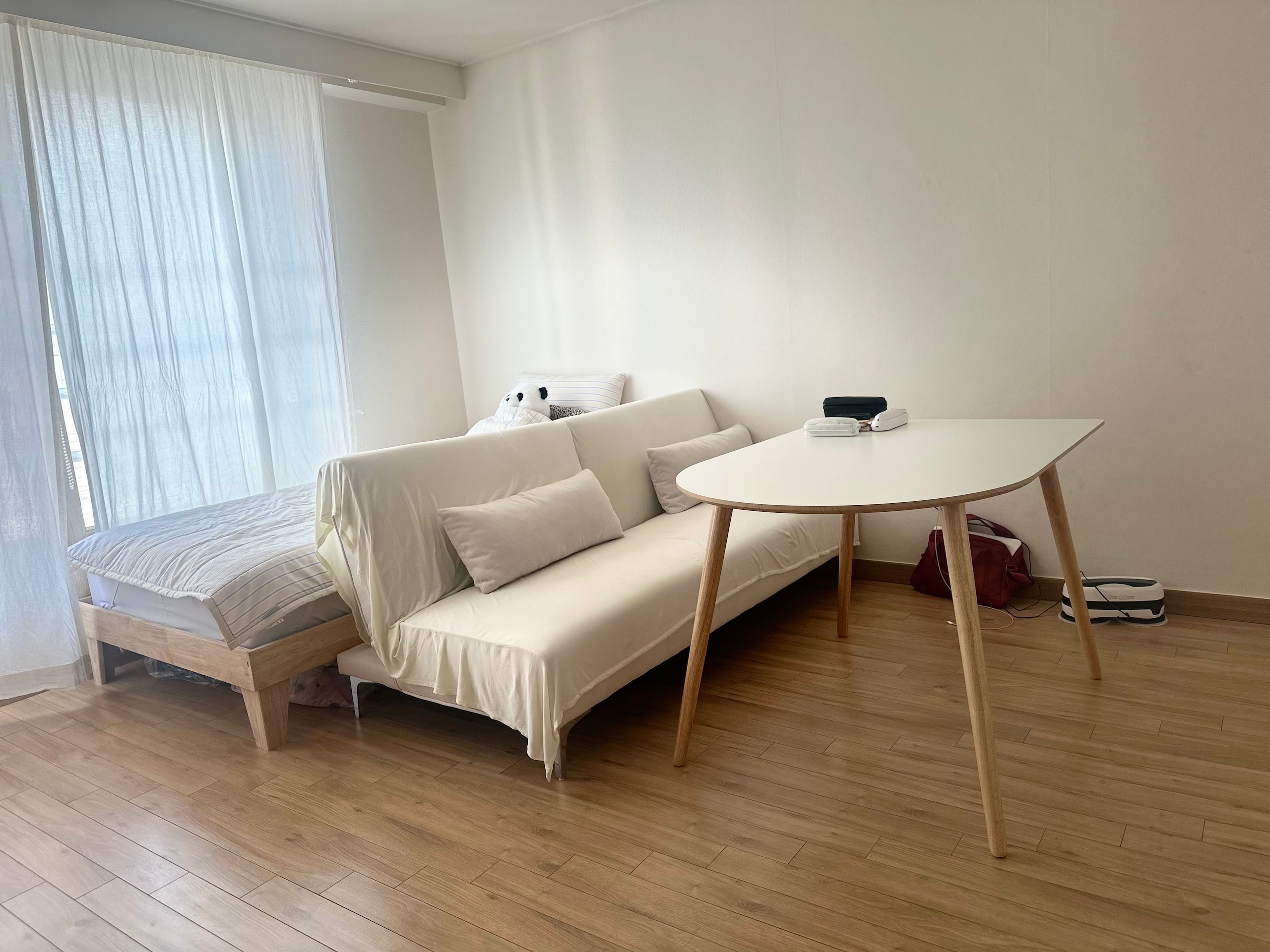 Half Oval Wooden Legs Dining Table user photo
