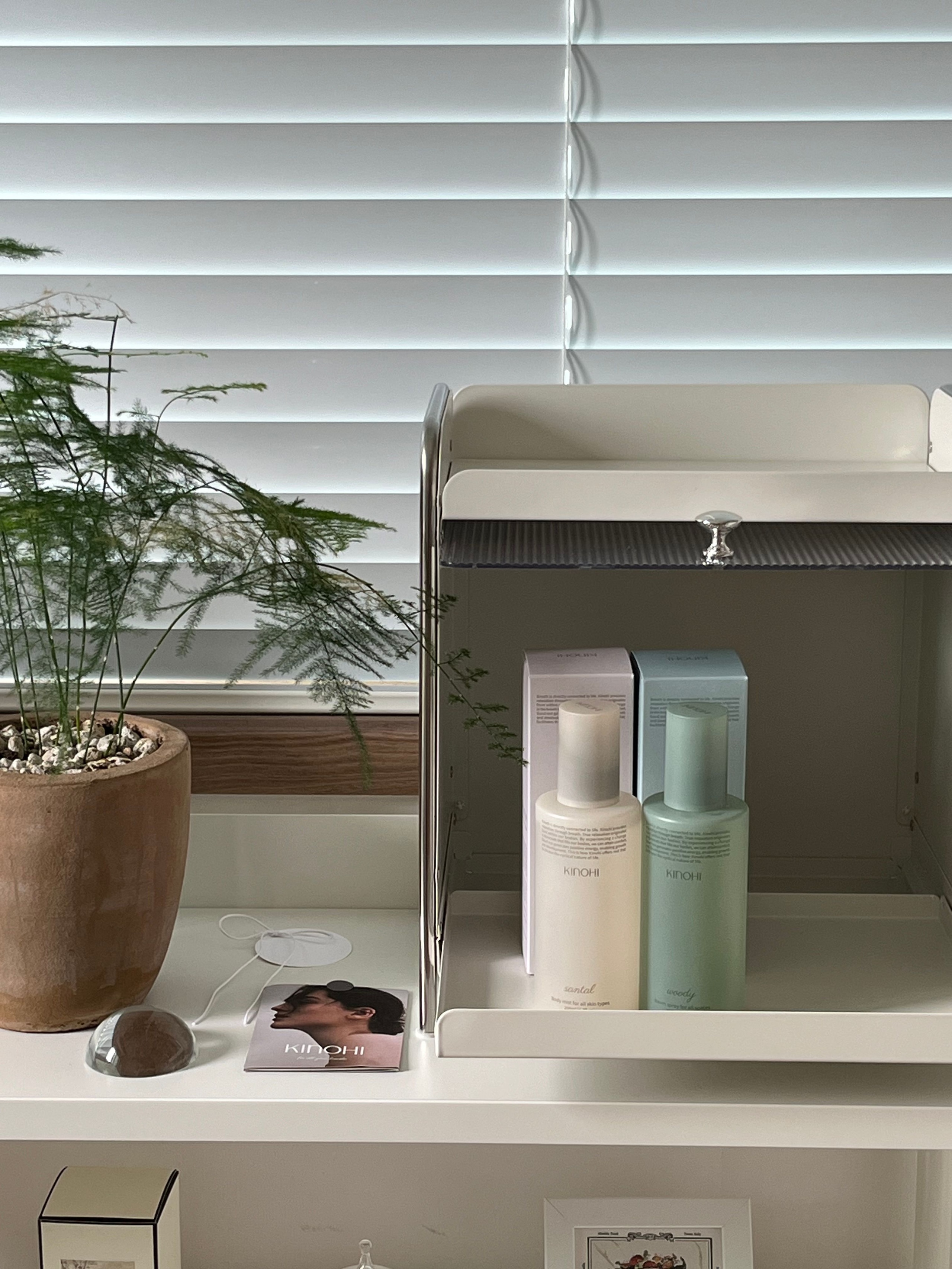 Metal Cosmetic Storage Organizer with Flip Door user photo