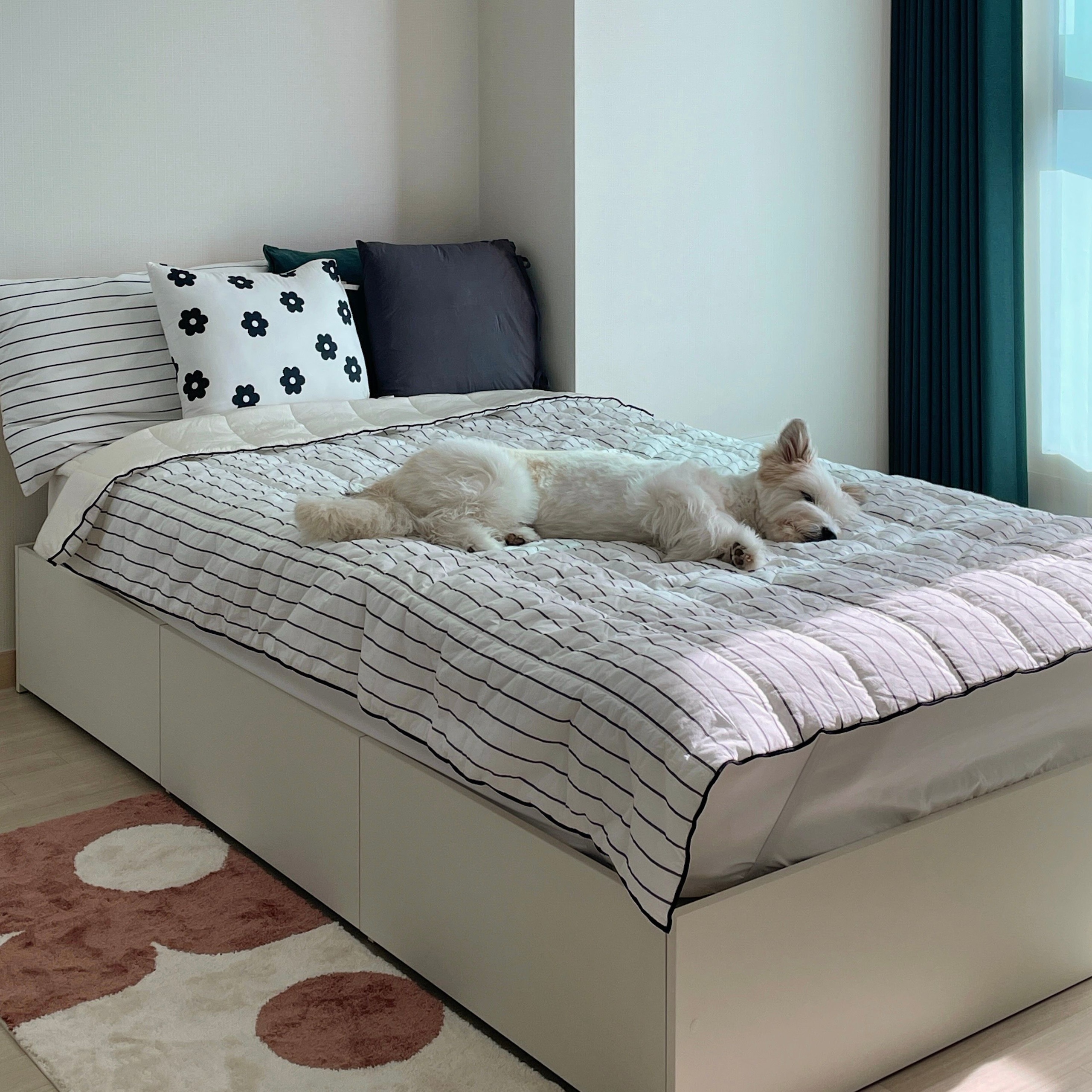 Ian Stripe Cooling Reversible Summer Comforter user photo