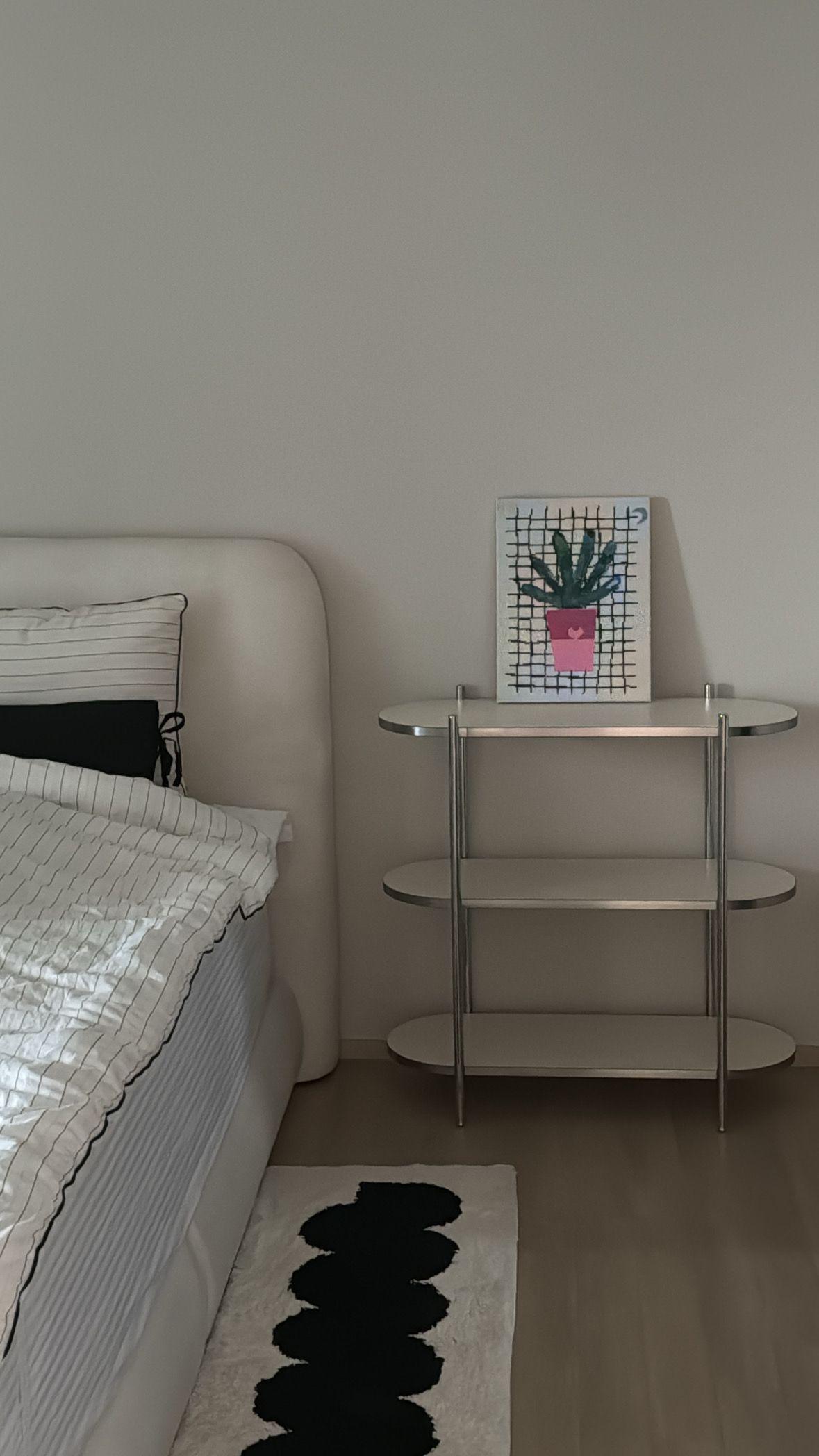 Mid-Century Round Two-Tier Side Table user photo