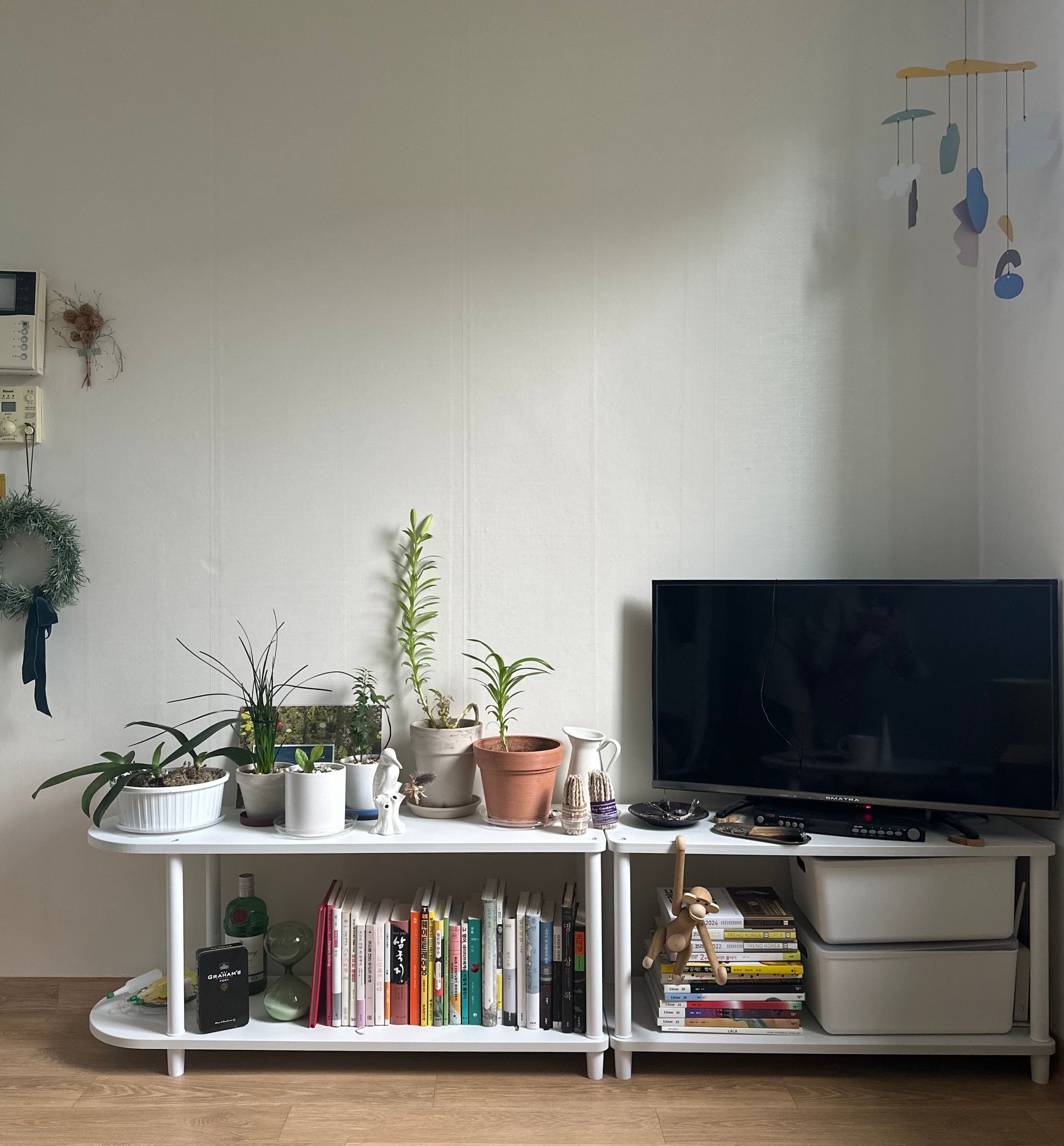 Half-Moon Wooden Shelf user photo