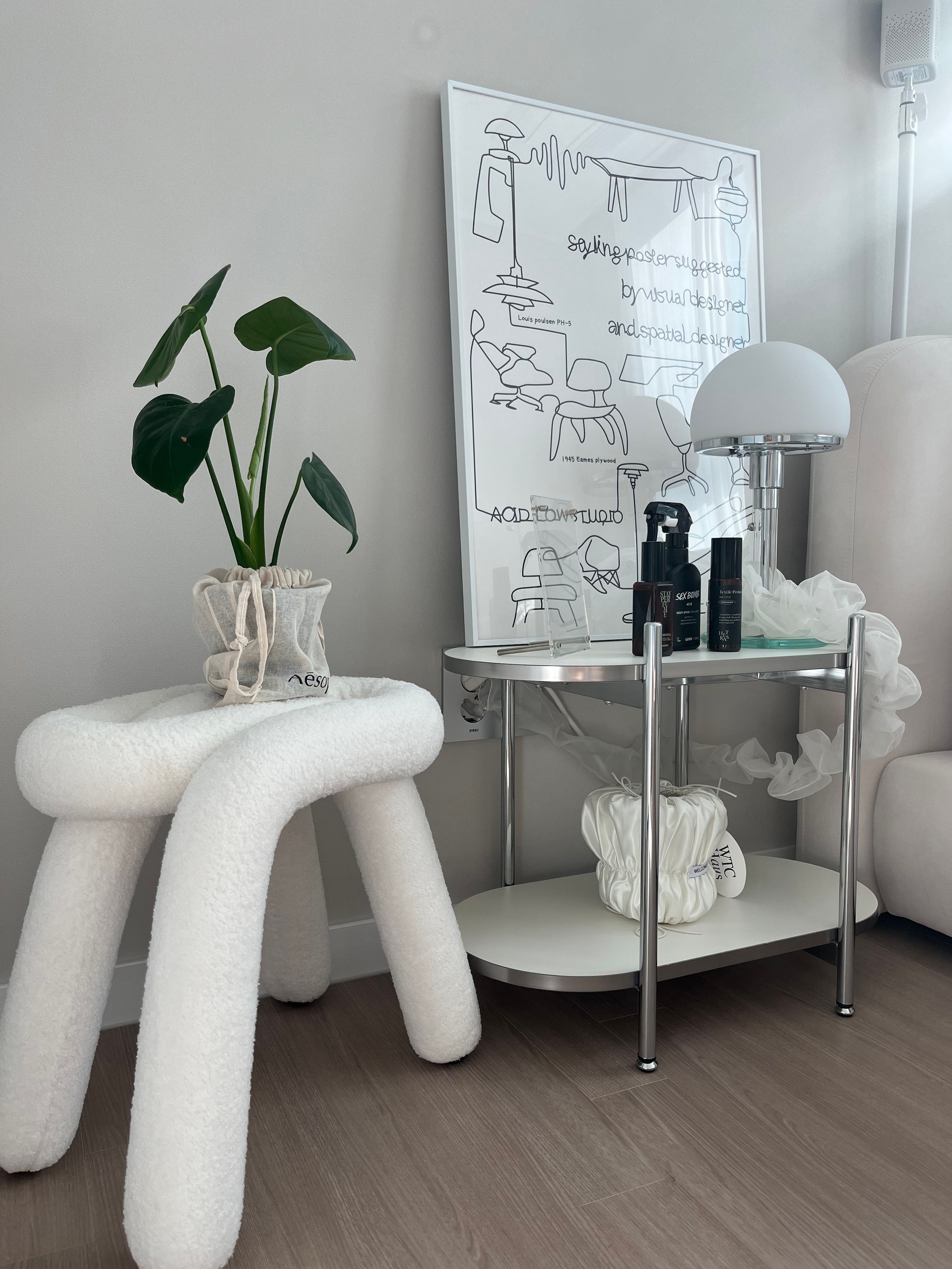 Mid-Century Round Two-Tier Side Table user photo