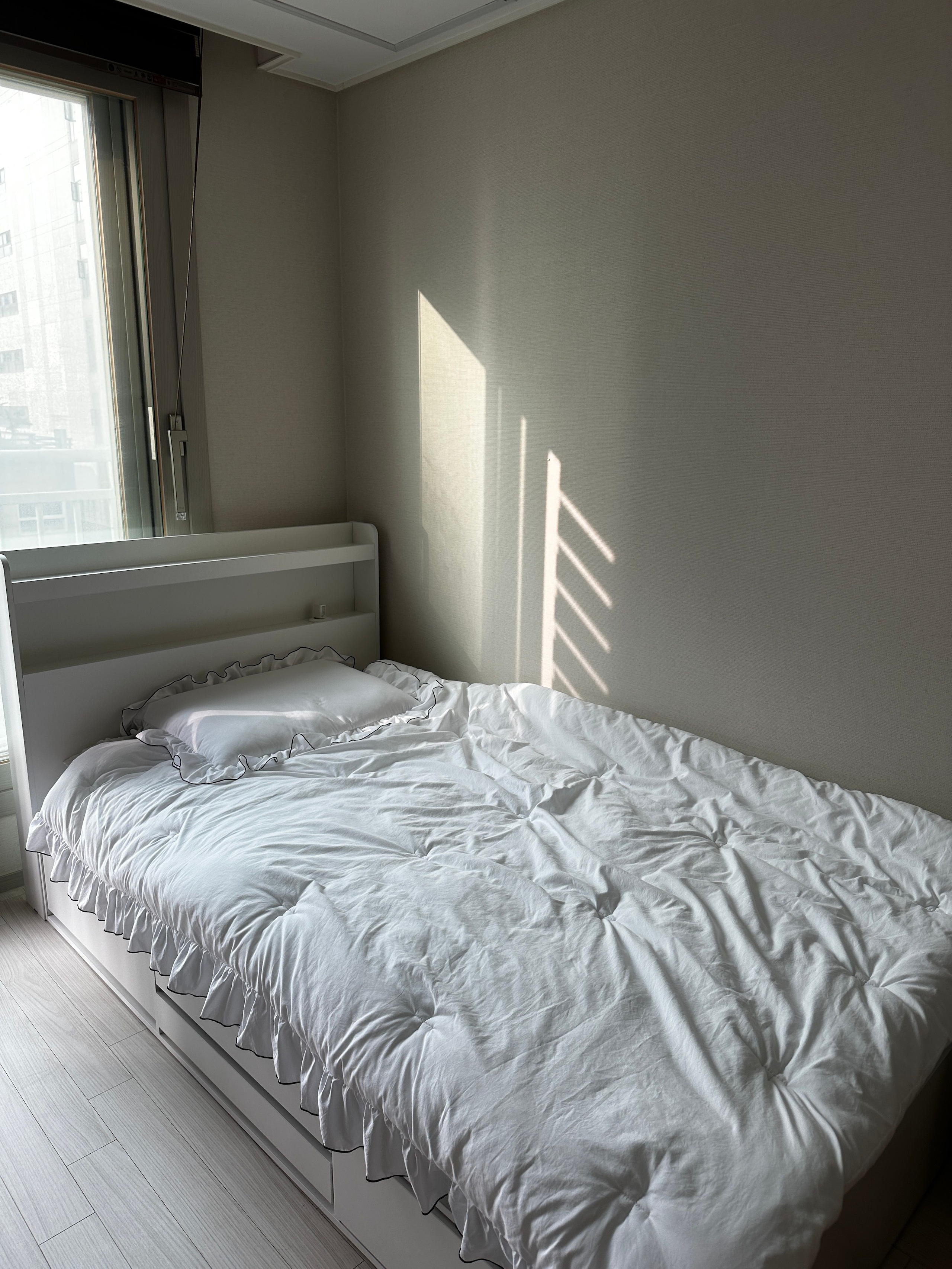 Hotel Style Dust Free Frill Comforter user photo