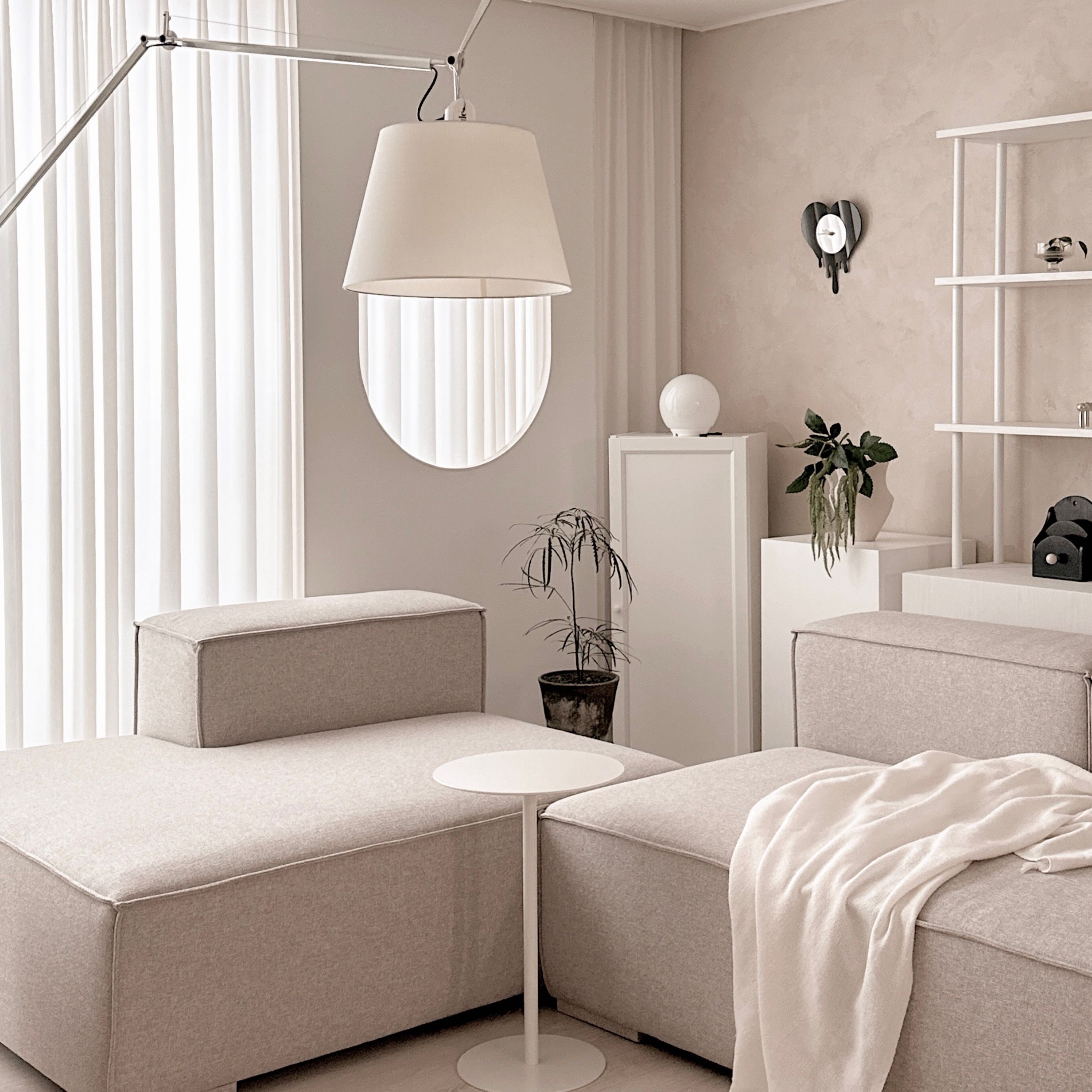 Modern Round Metal Side Table user photo