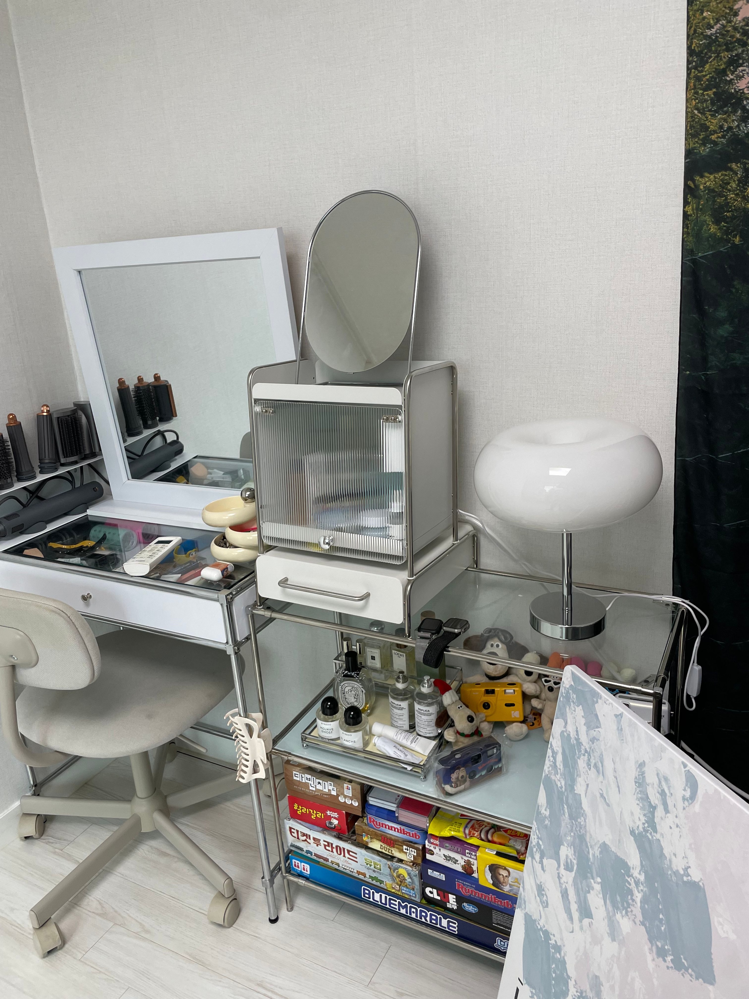 Metal Cosmetic Storage Organizer with Flip Door user photo