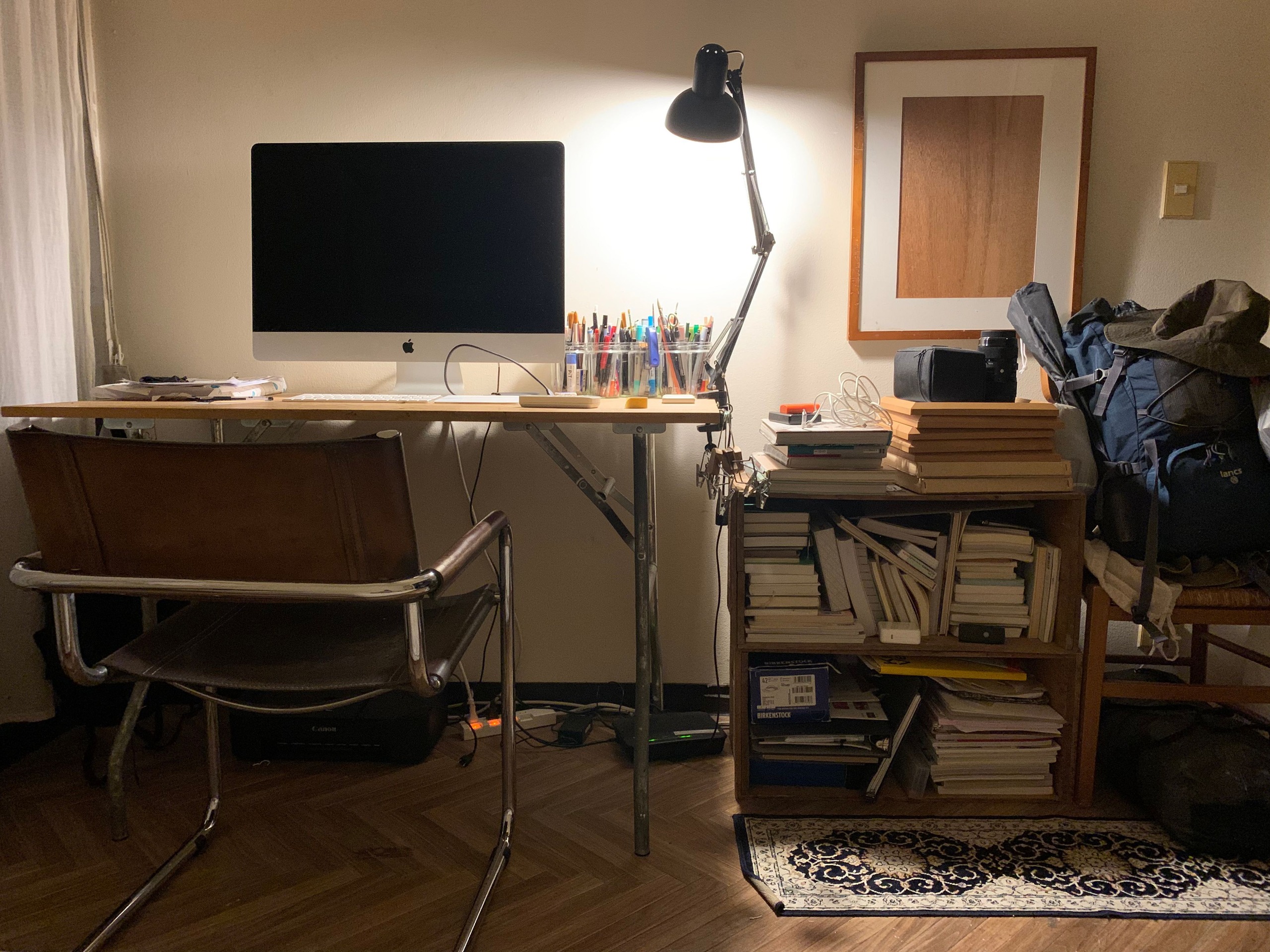 EBCO WISHBONE LEGS 折りたたみテーブル用脚を使ったインテリア