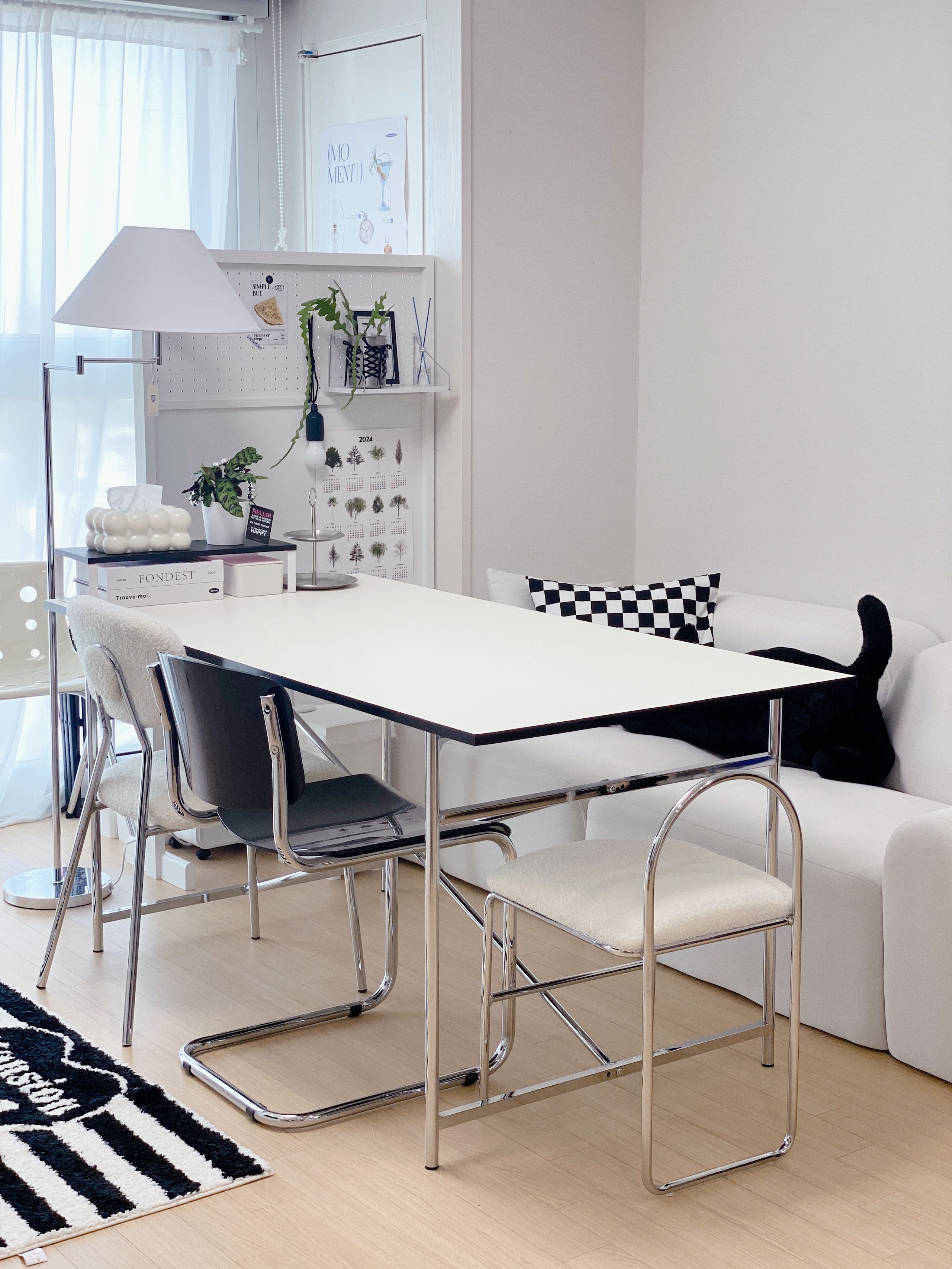 Point Chrome Mid-Century Dining Table user photo