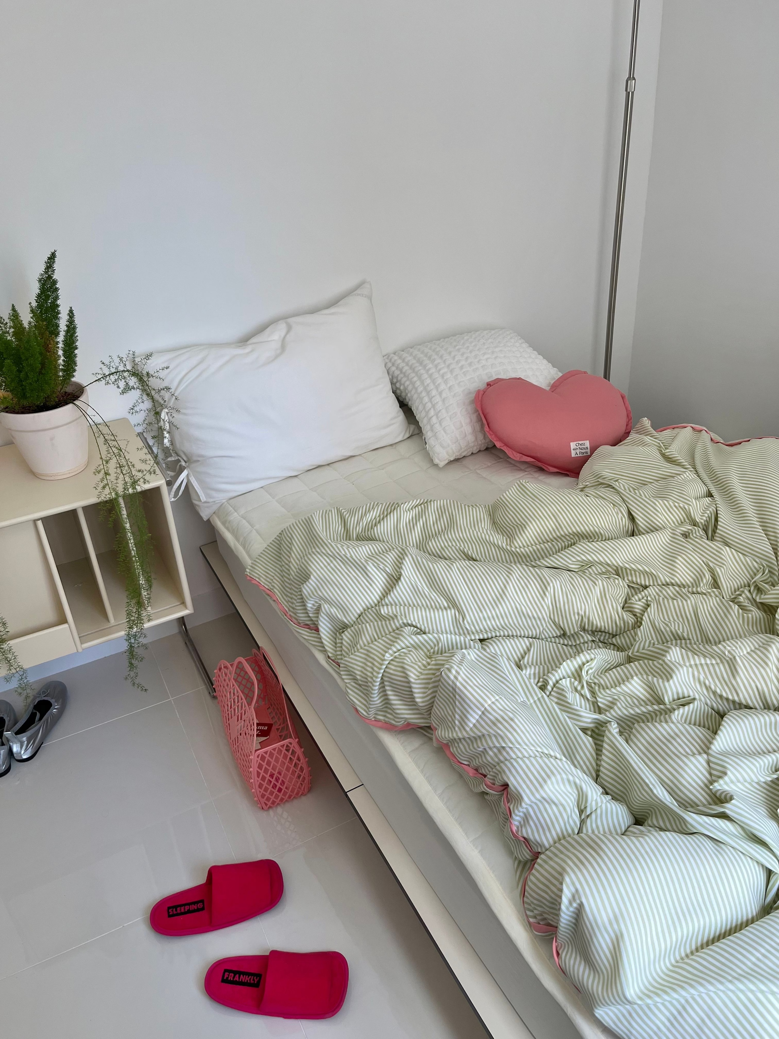 Ribbon Cake Fitted Pad Bedding Set (Transitional & Summer) user photo