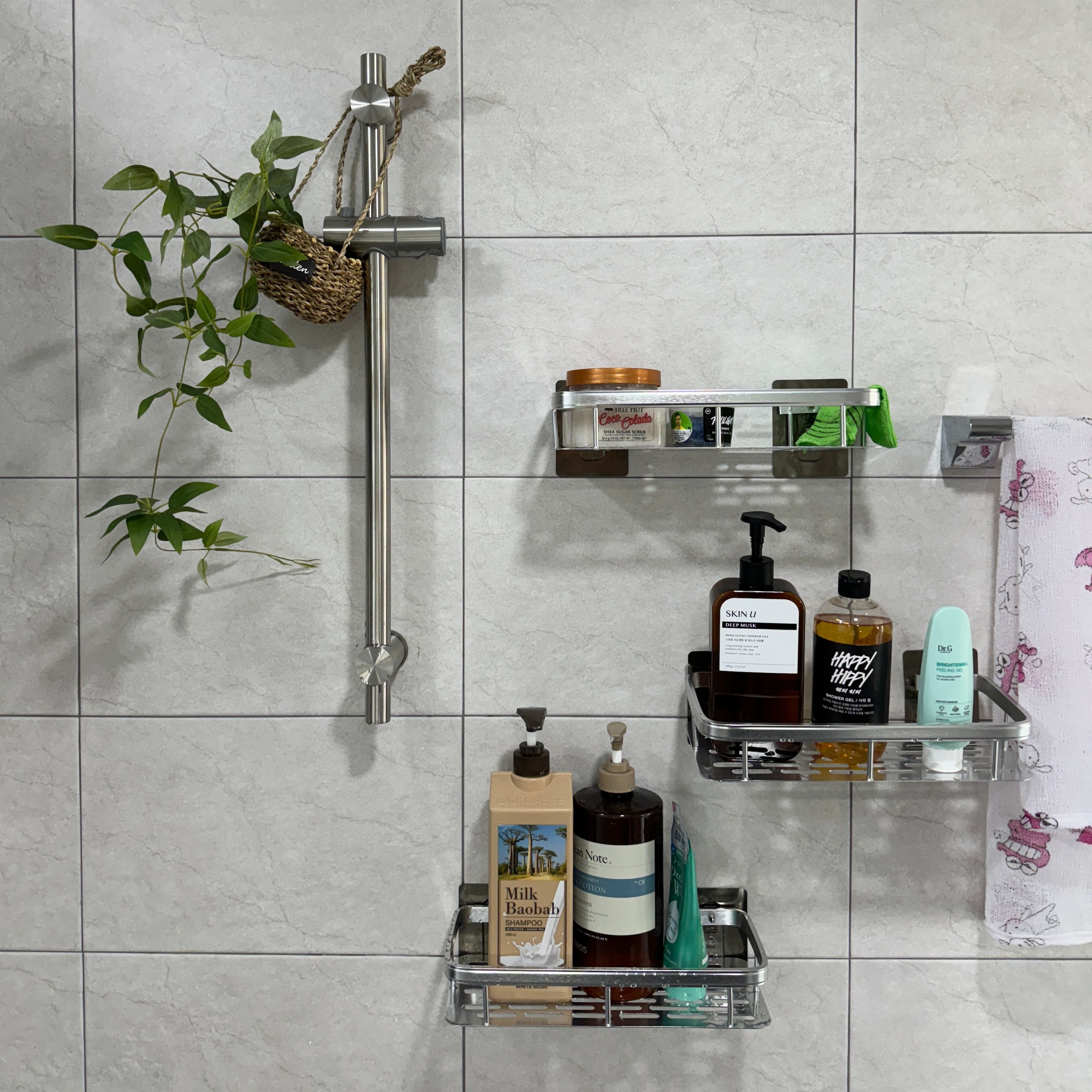 Screw-Lock No-Drill Bathroom Shelf user photo