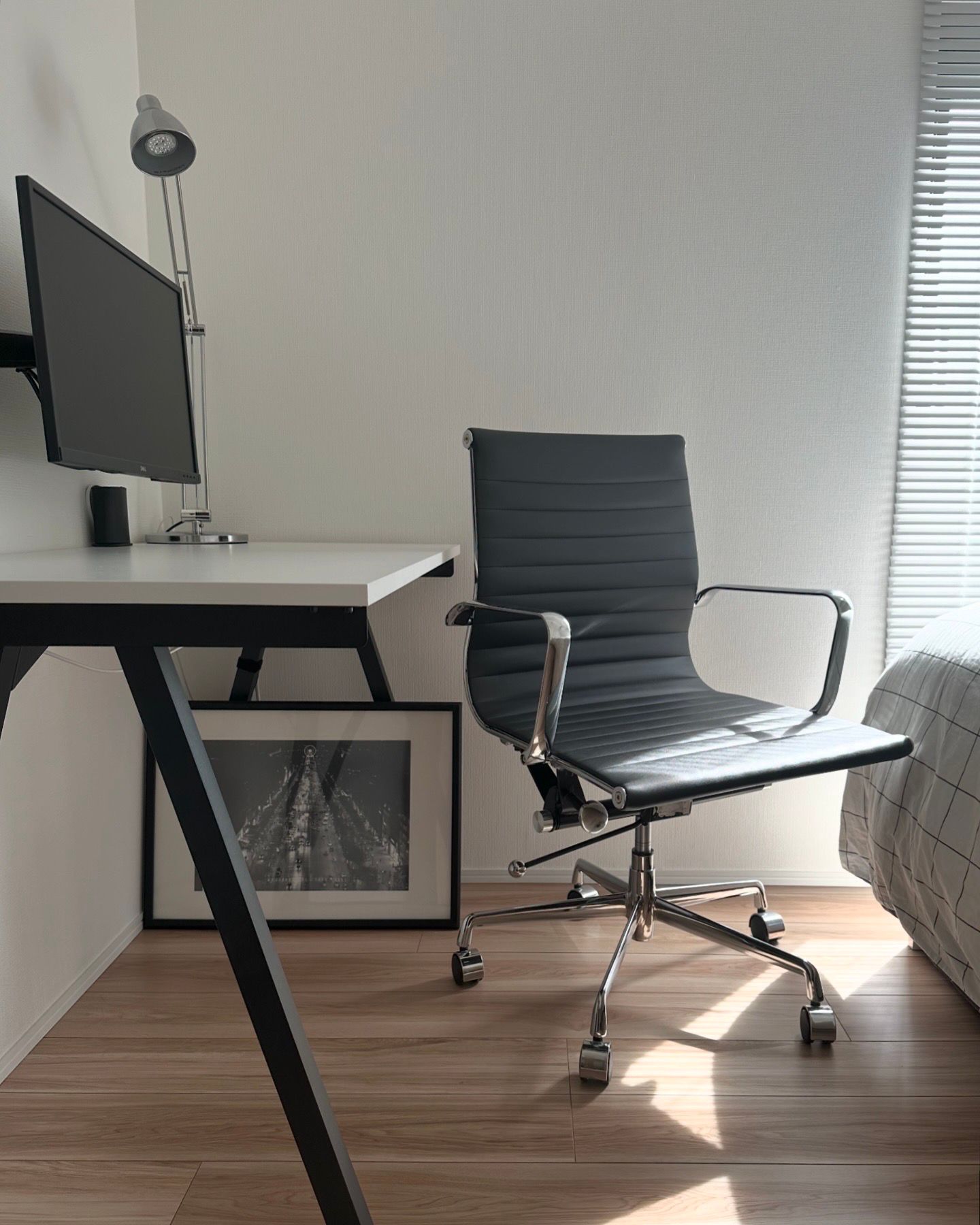 TROTTEN トロッテン デスク 120x70 cm［4色］を使ったインテリア