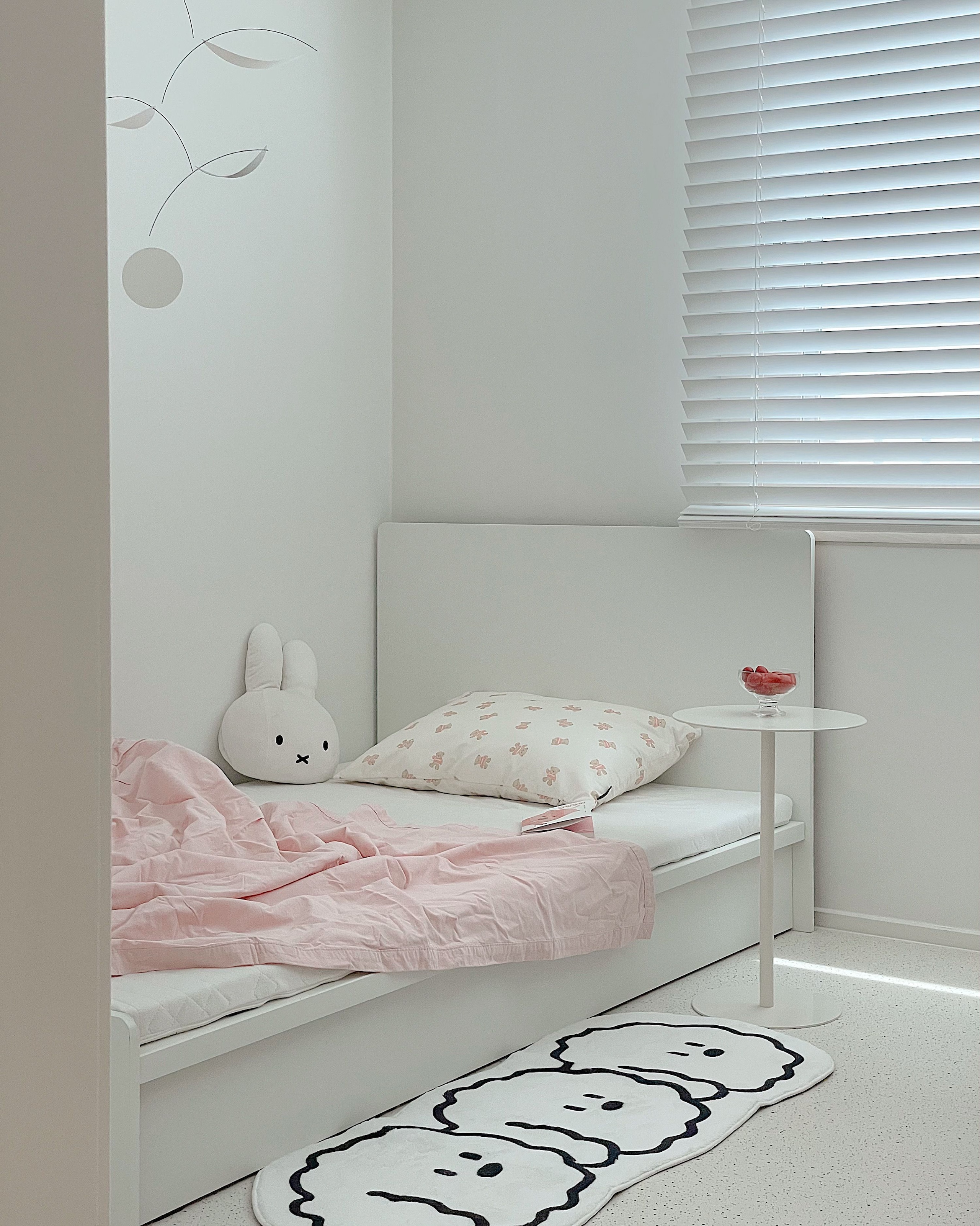 Modern Round Metal Side Table user photo