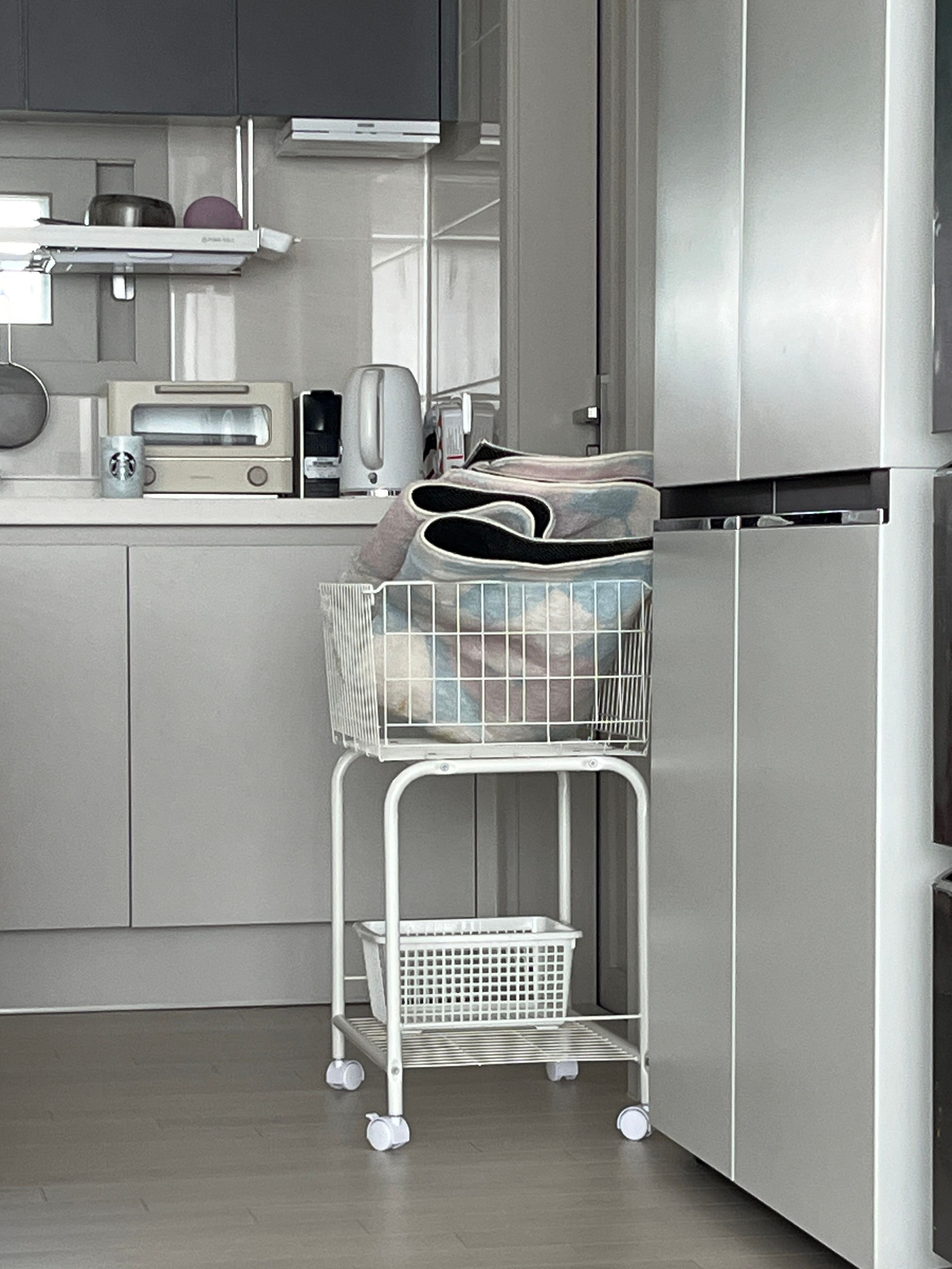 Minimal Rolling Wire Storage Cart user photo