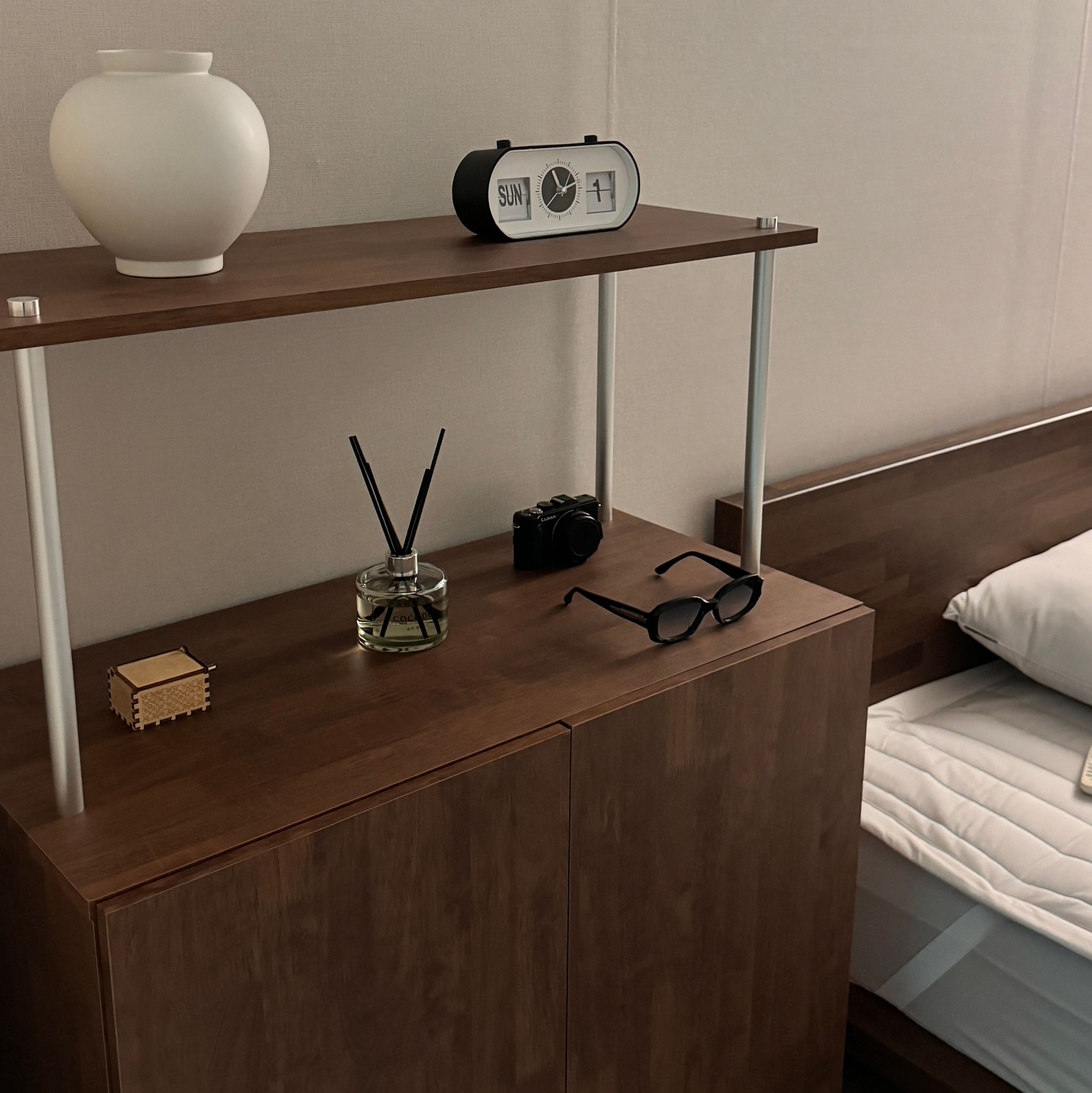 Round Modern Flip Table Clock user photo