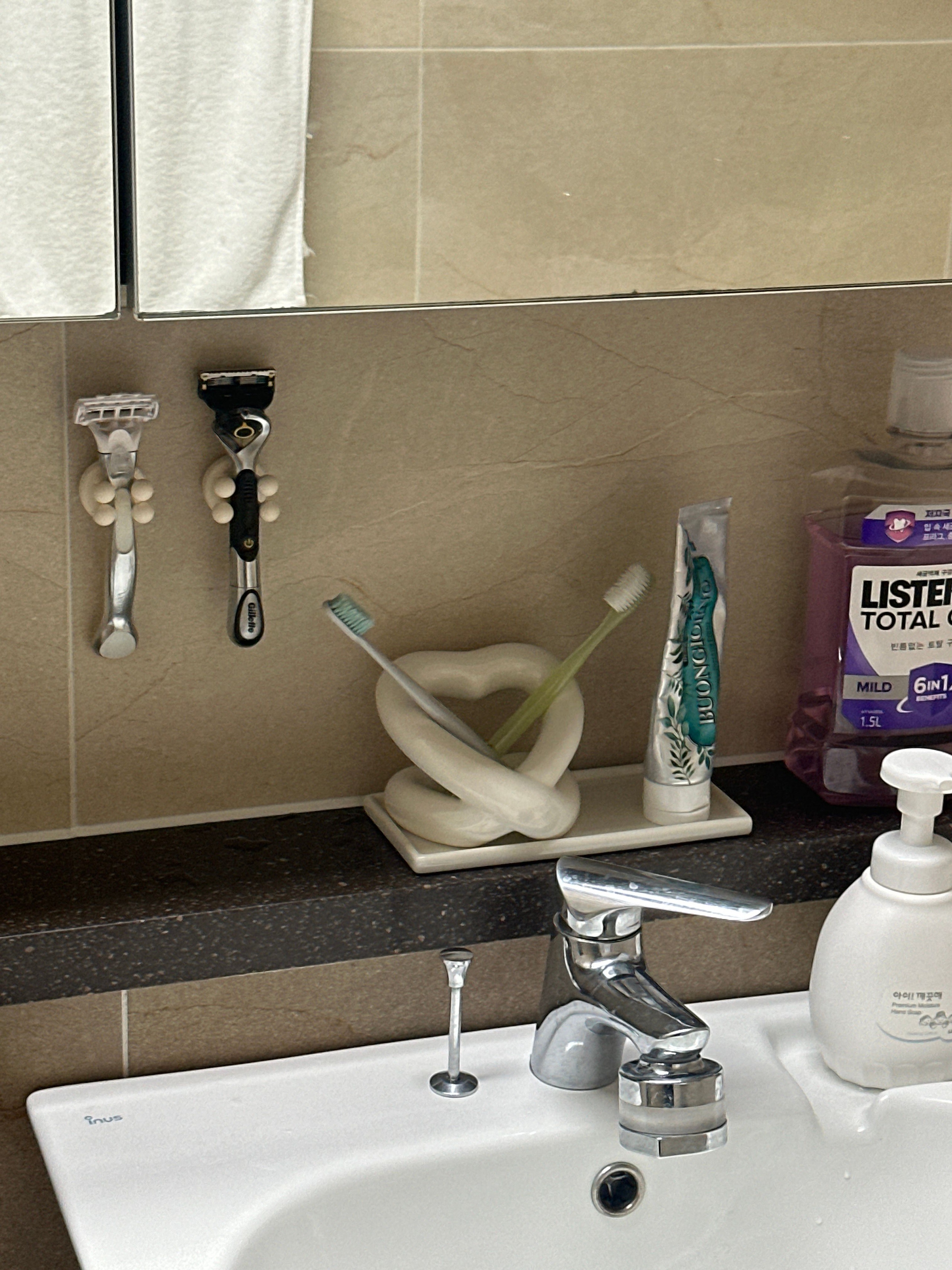 Sweetheart Ceramic Toothbrush Tray & Holder Set user photo