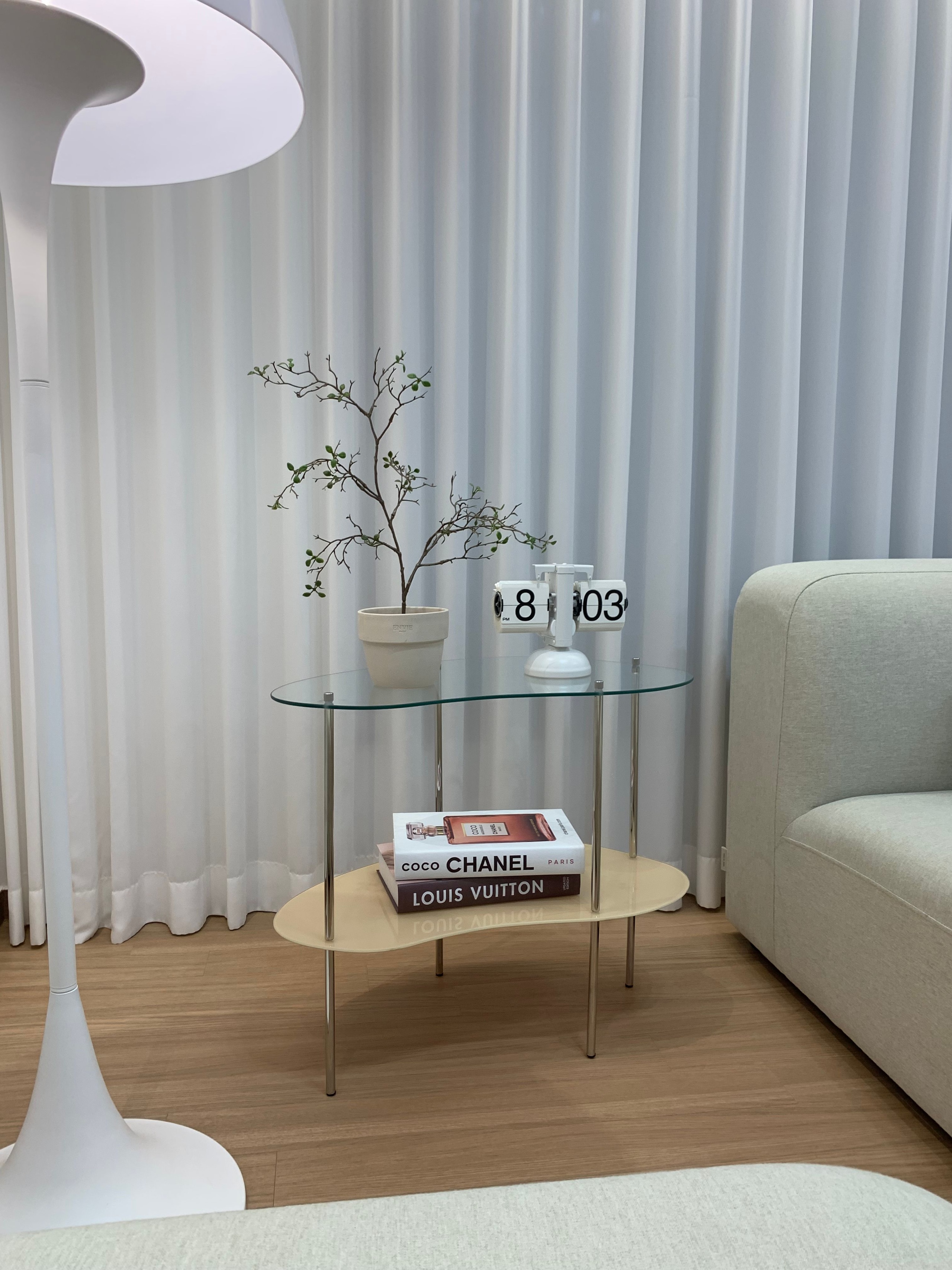 2-Tier Wavy Glass Table user photo
