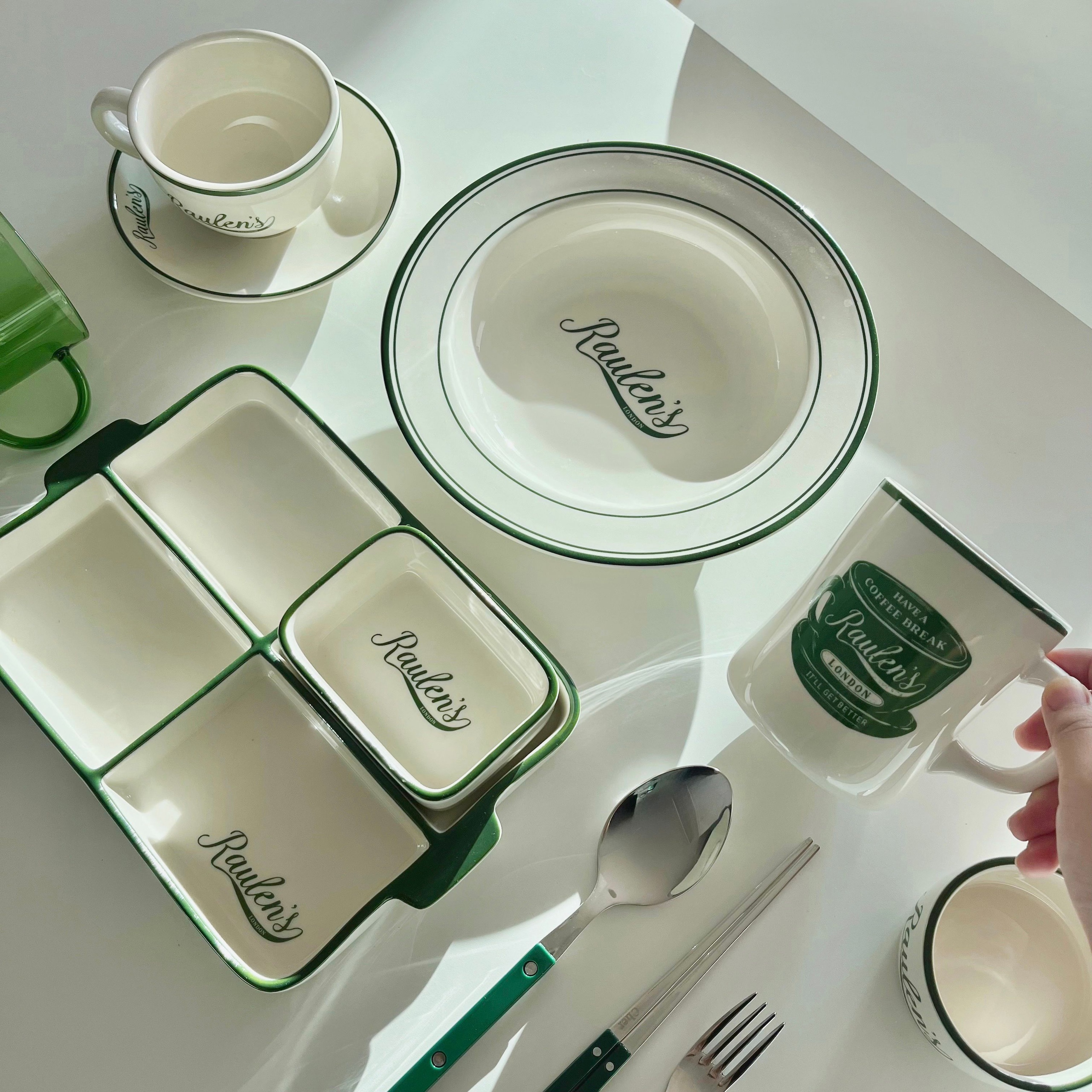 Modern Color-Handled Flatware Set for 2 (8-Piece) user photo