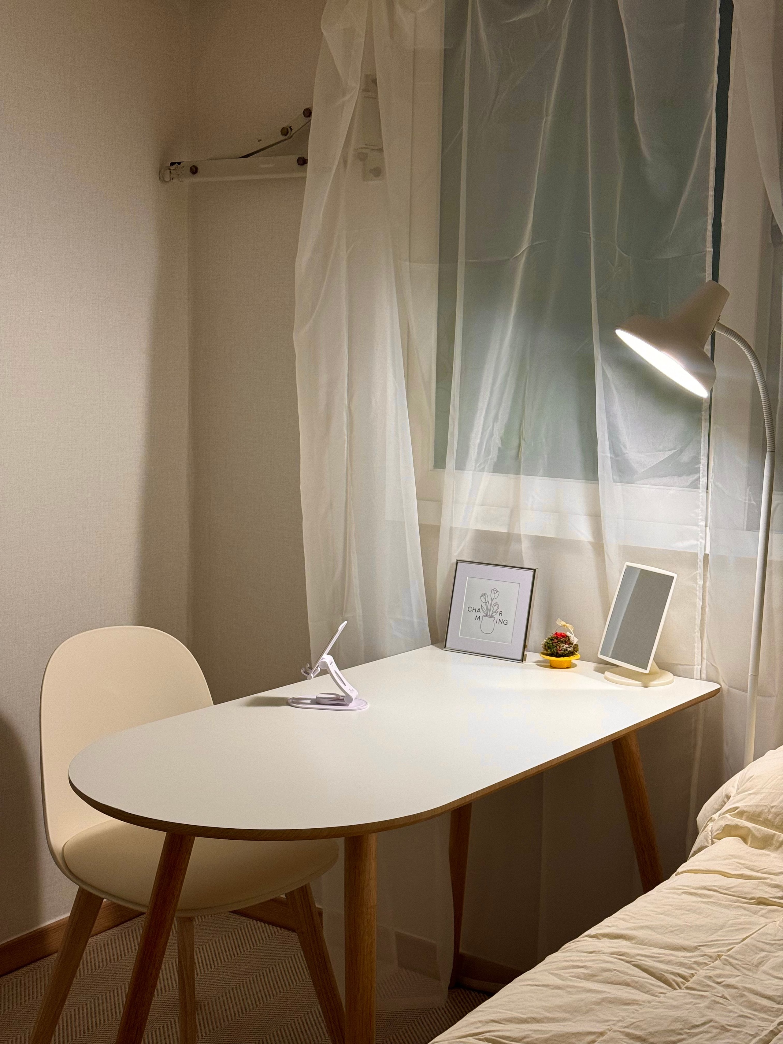 Half Oval Wooden Legs Dining Table user photo
