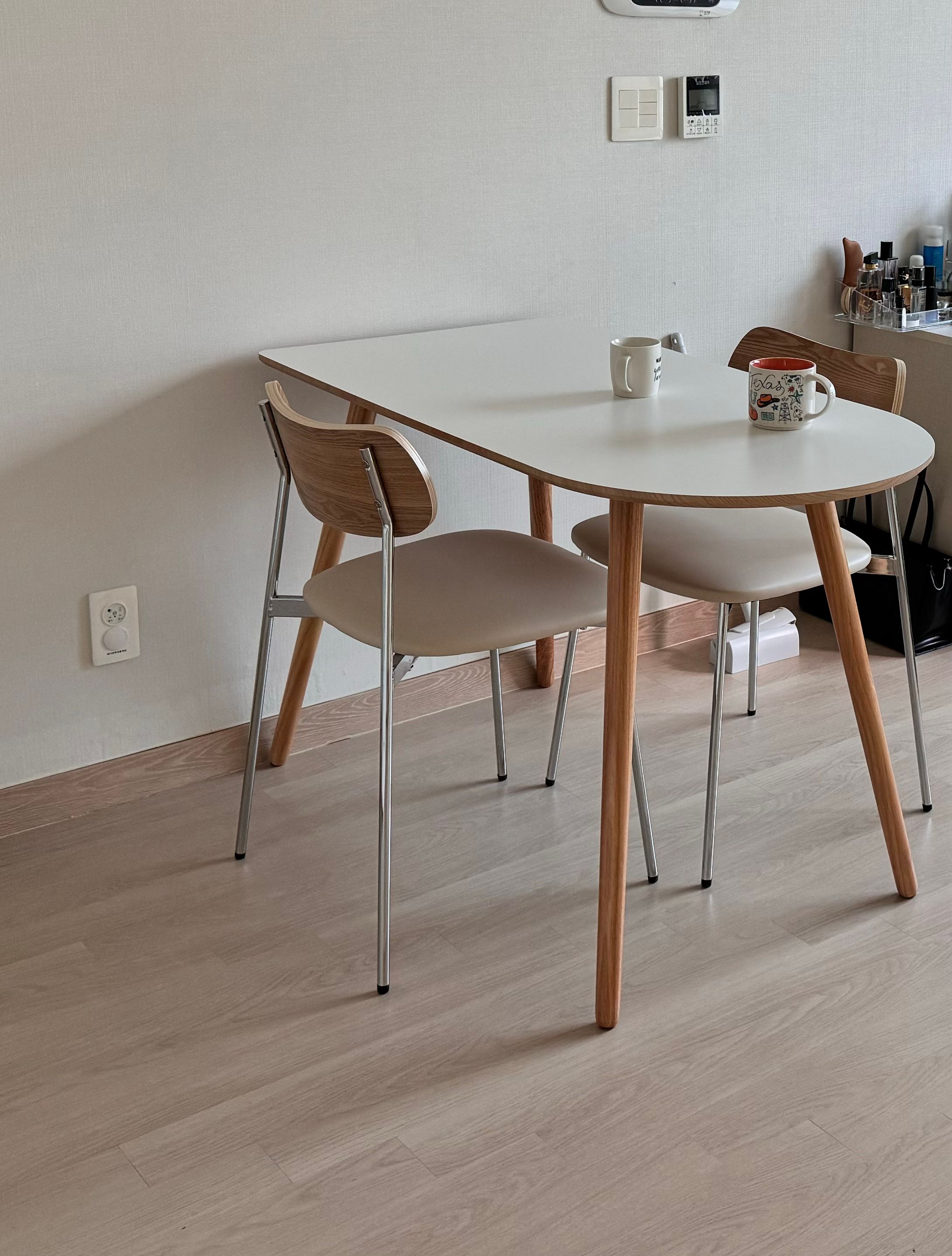 Half Oval Wooden Legs Dining Table user photo