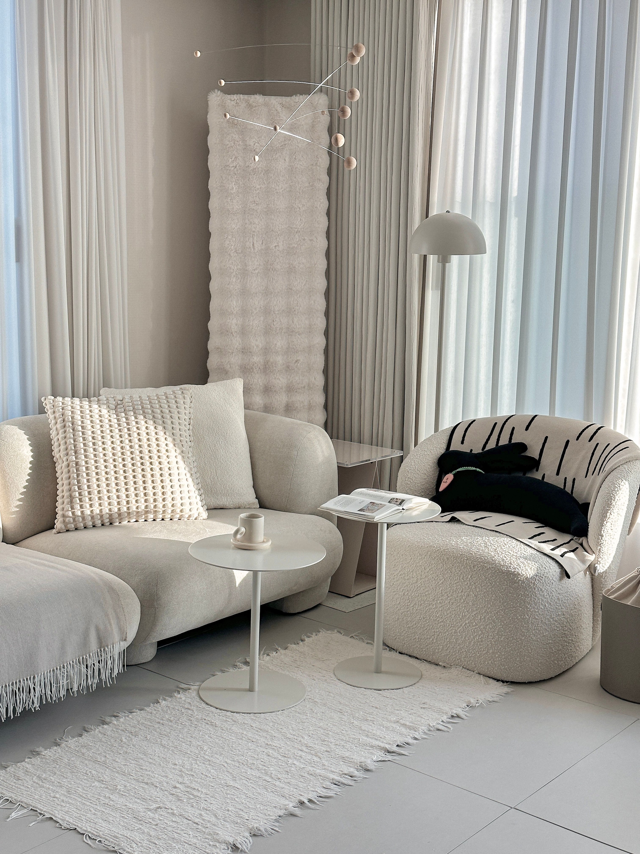 Modern Round Metal Side Table user photo