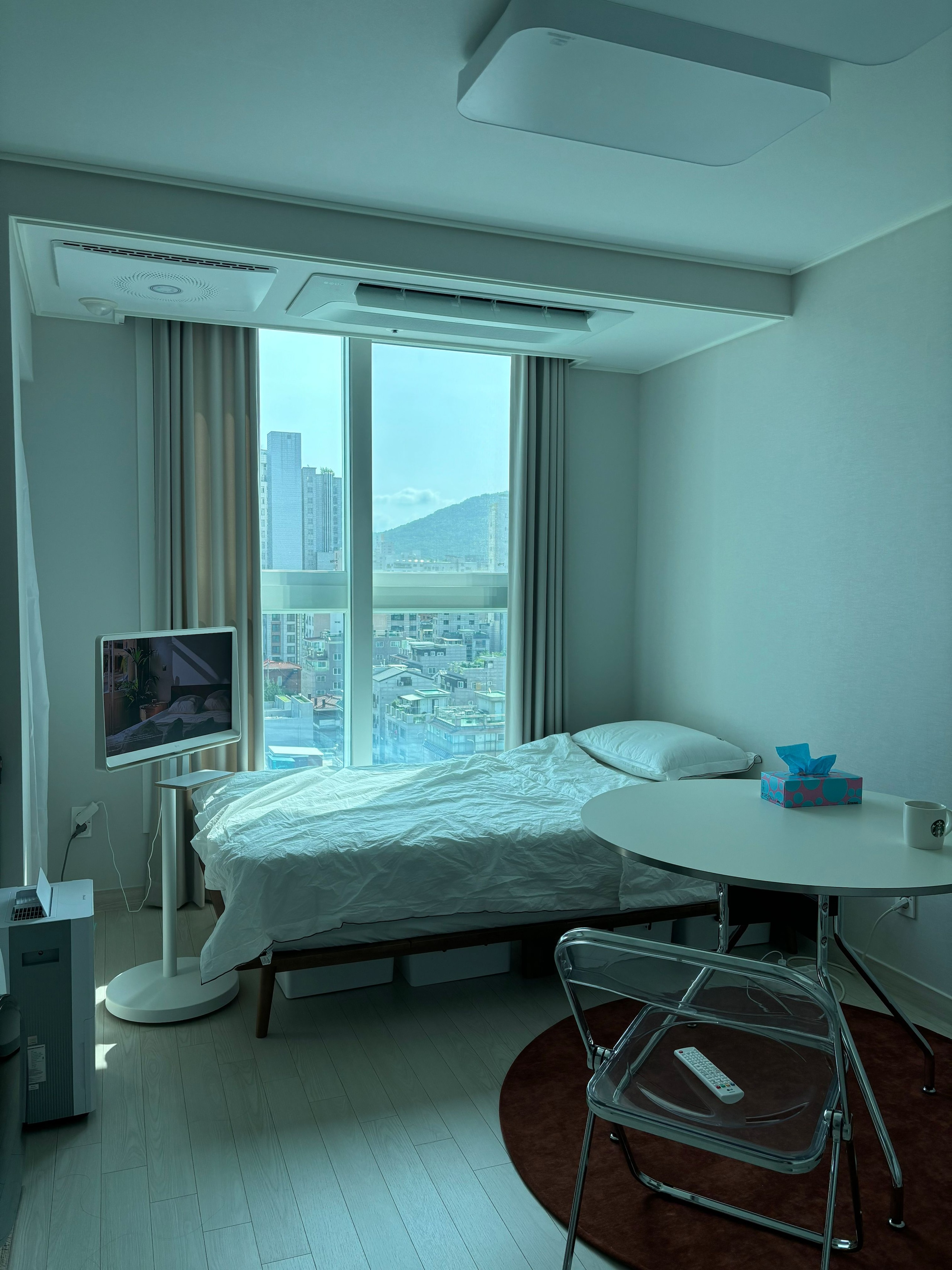 Round Steel Leg Dining Table user photo