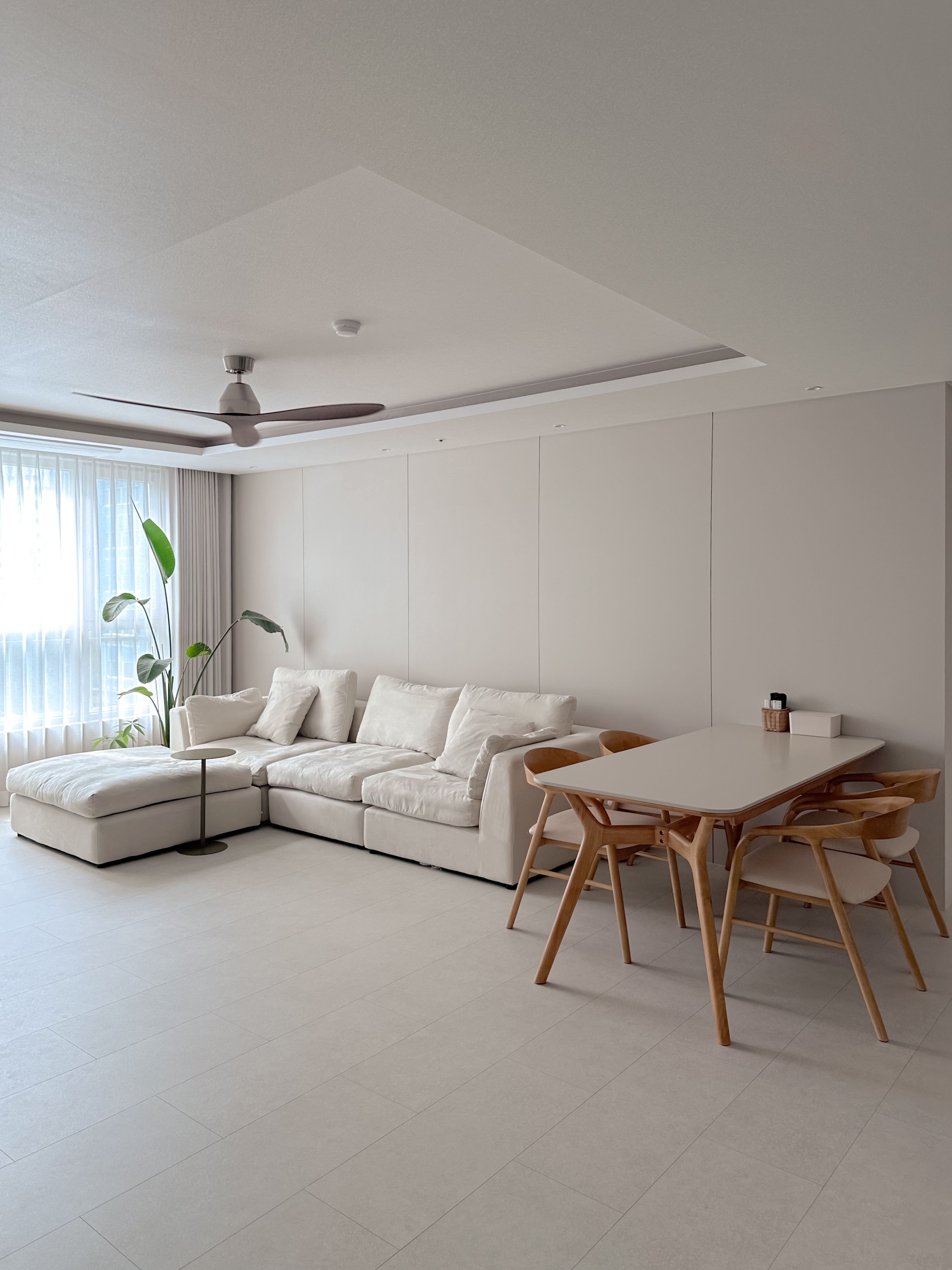 Modern Round Metal Side Table user photo
