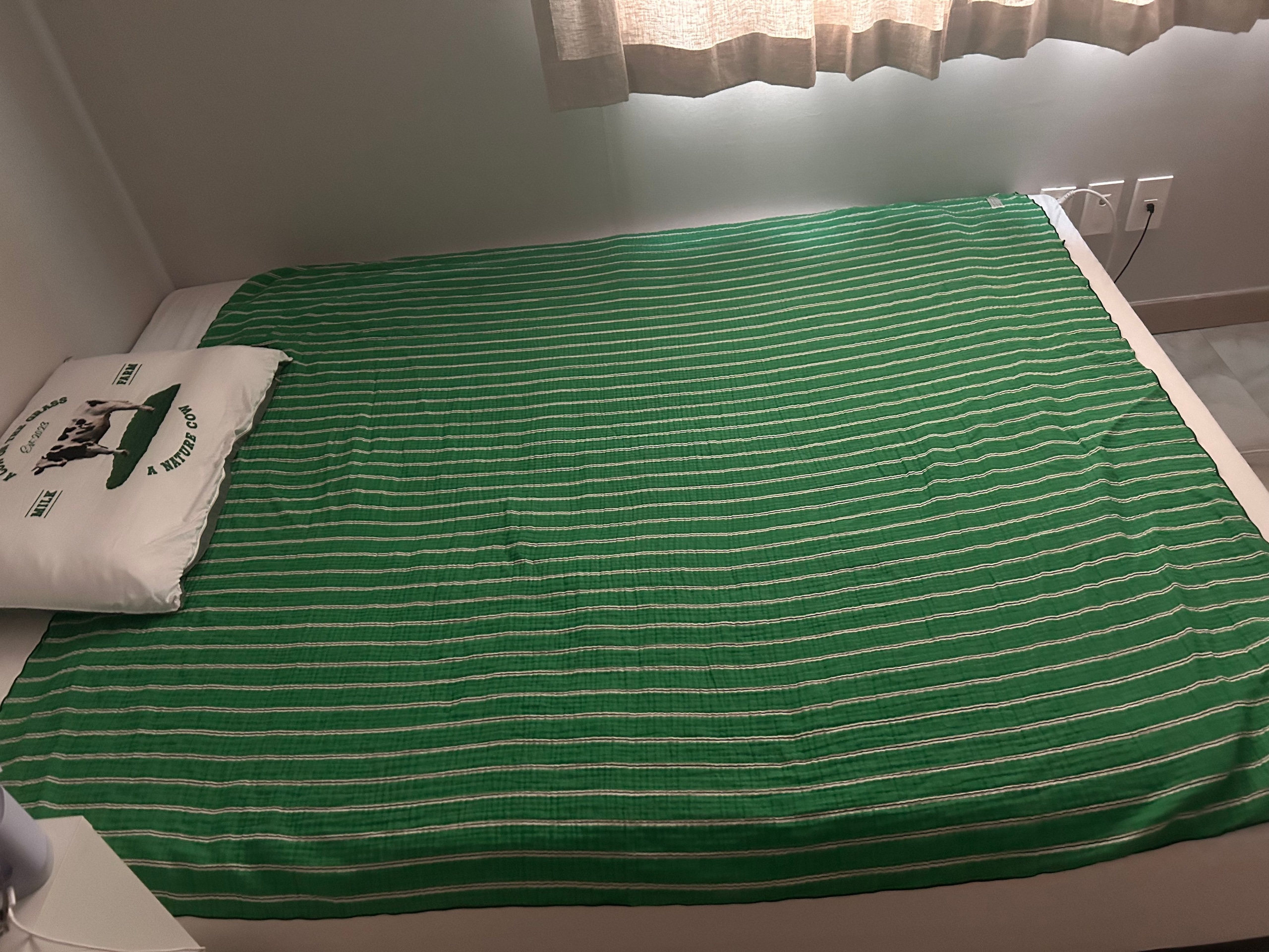 Neon Stripe 3-Layer Gauze Blanket user photo