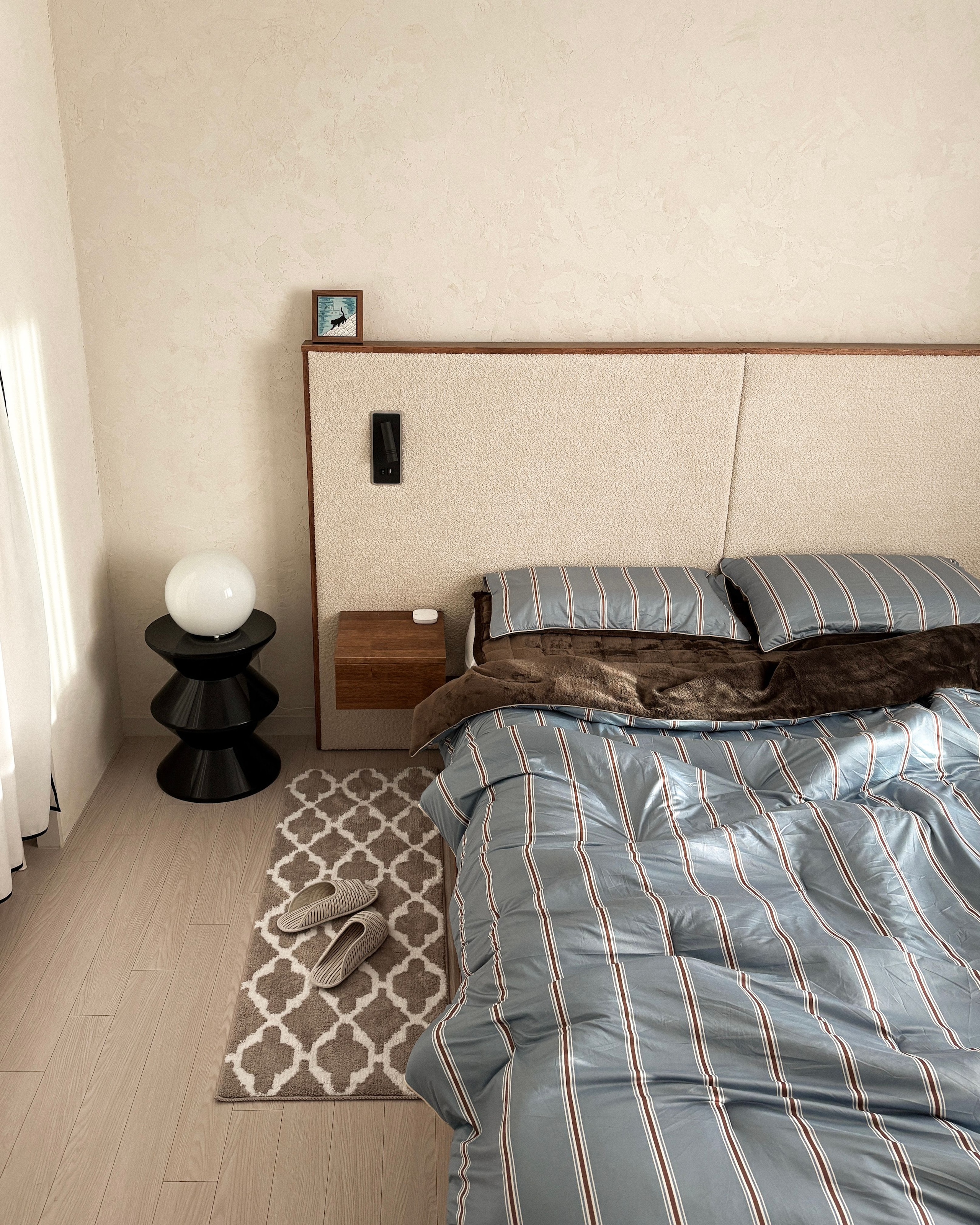 Hourglass Accent Stool user photo