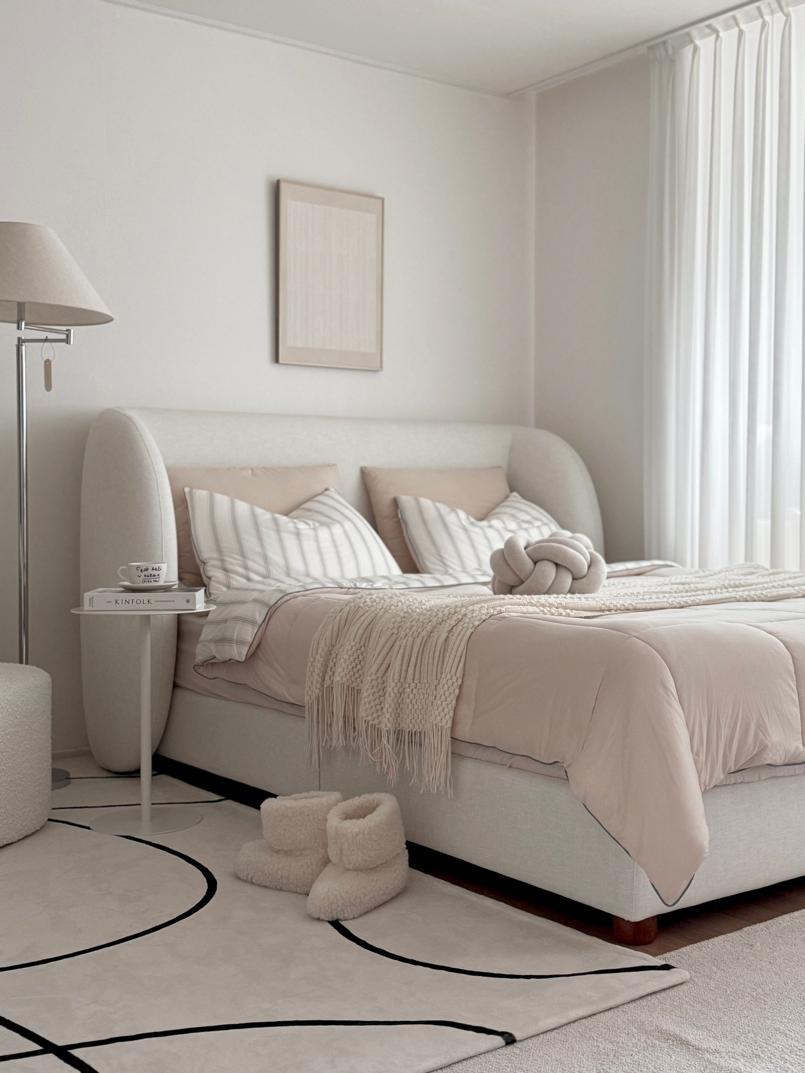 Modern Round Metal Side Table user photo