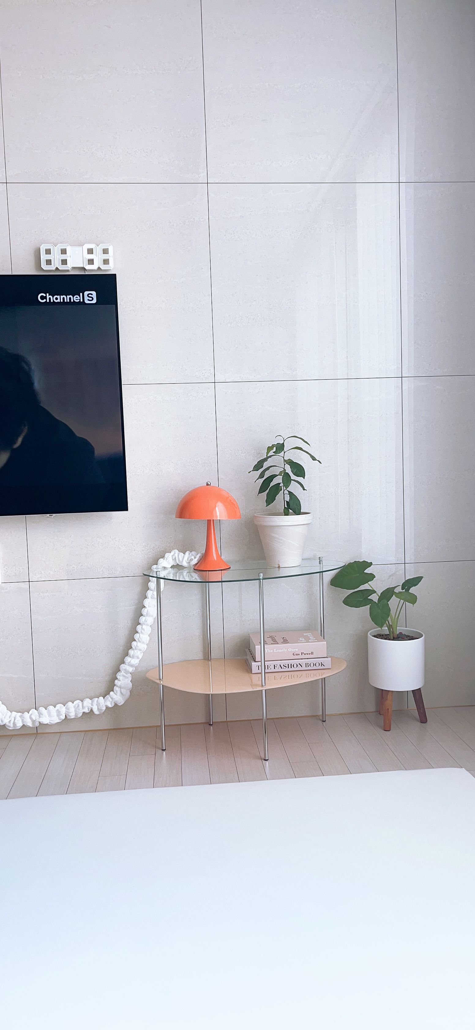 2-Tier Wavy Glass Table user photo