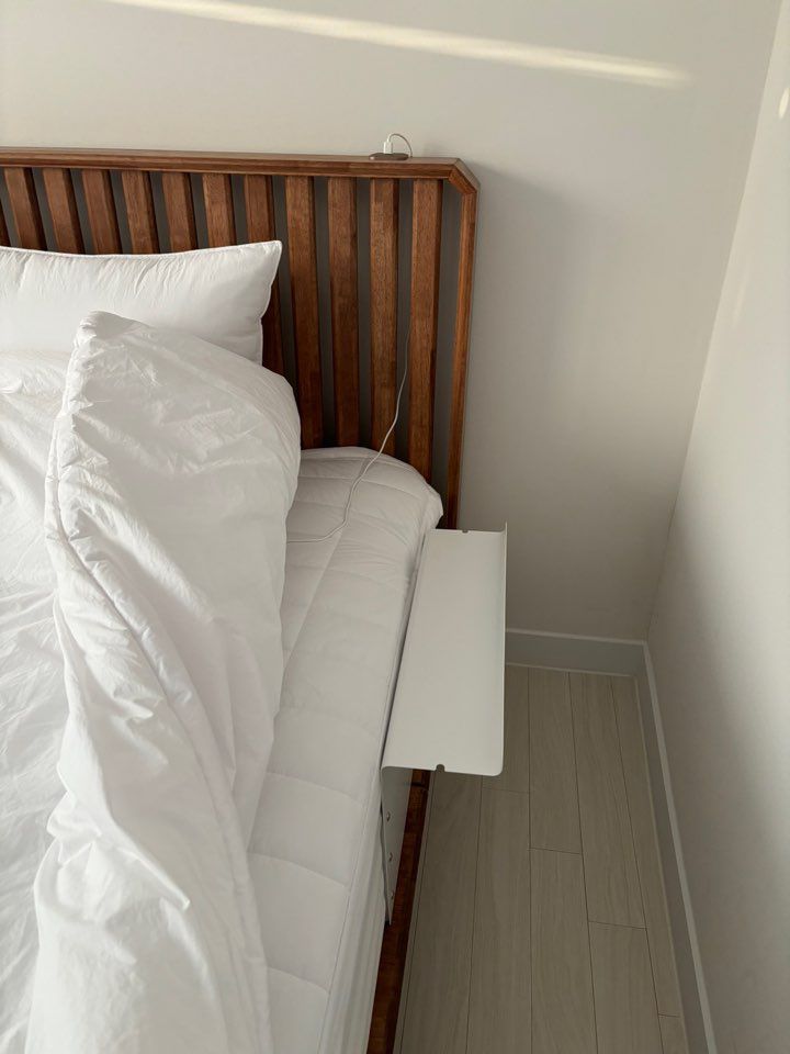Blanc Bed Gap Side Shelf user photo