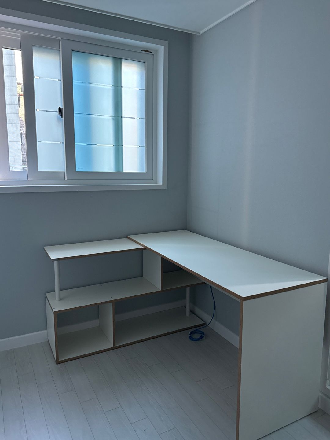 Bridge E0 Corner Desk & Bookshelf Set user photo