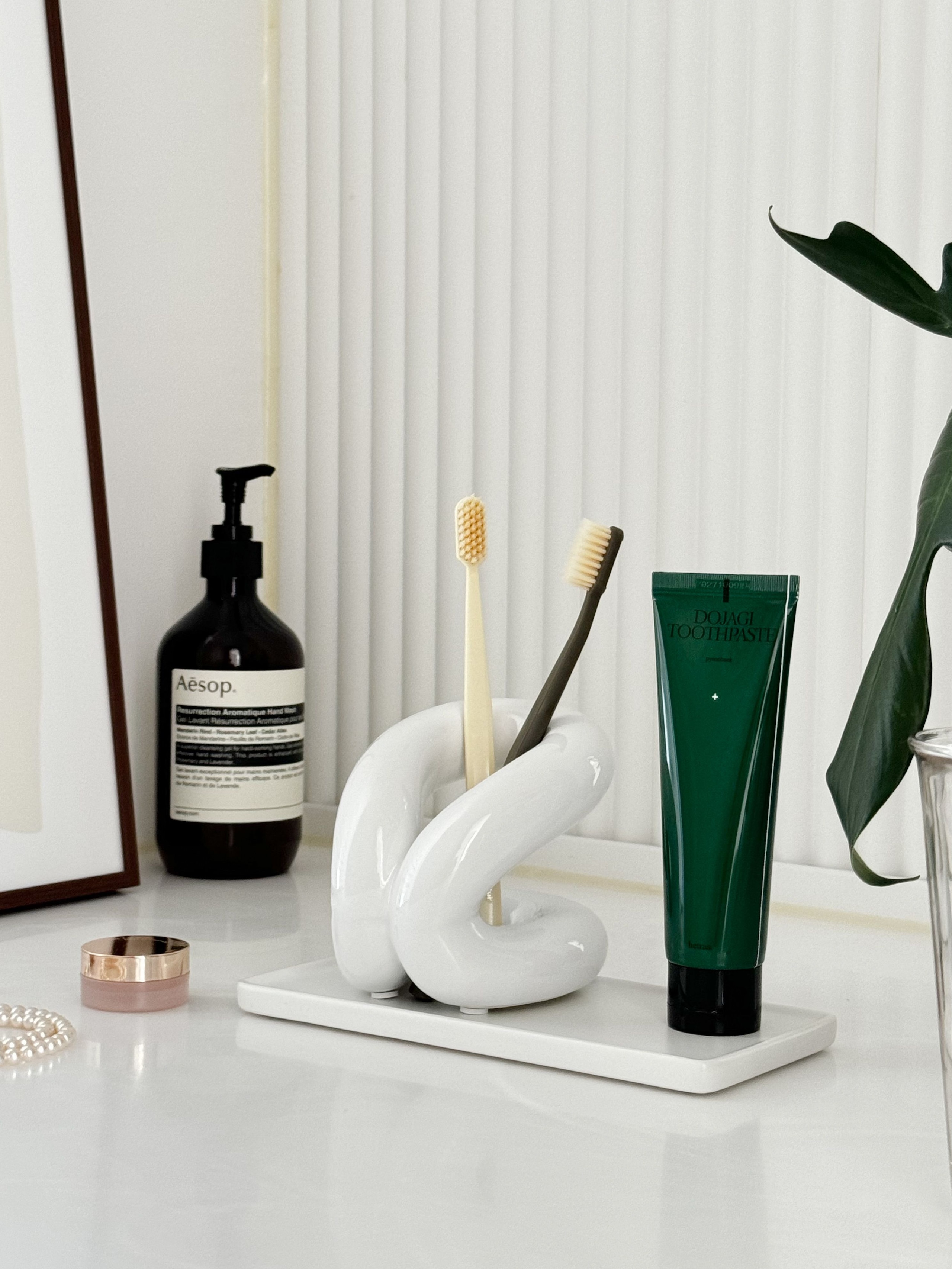 Ceramic Toothbrush Holder and Tray Set user photo