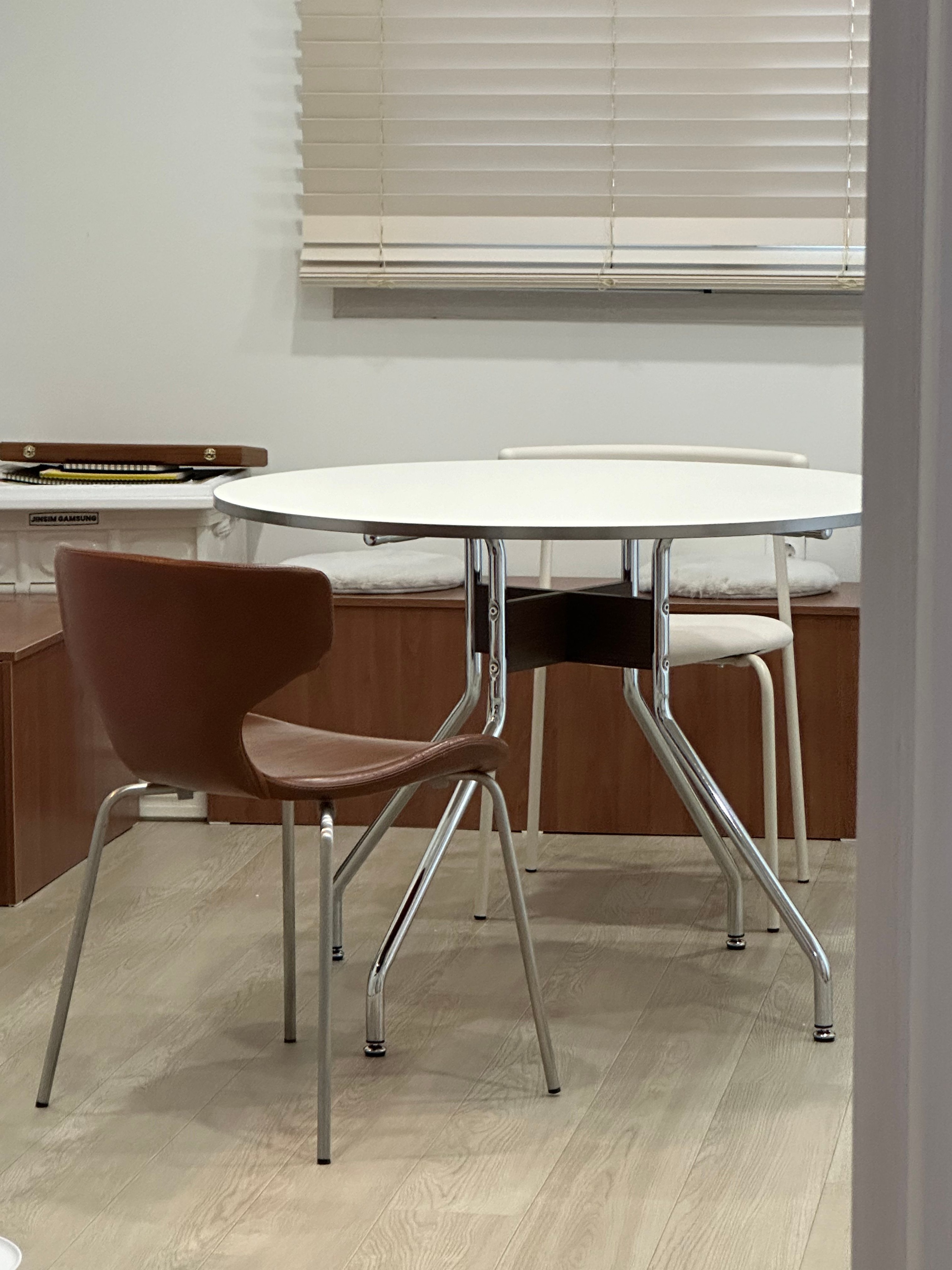 Round Steel Leg Dining Table user photo