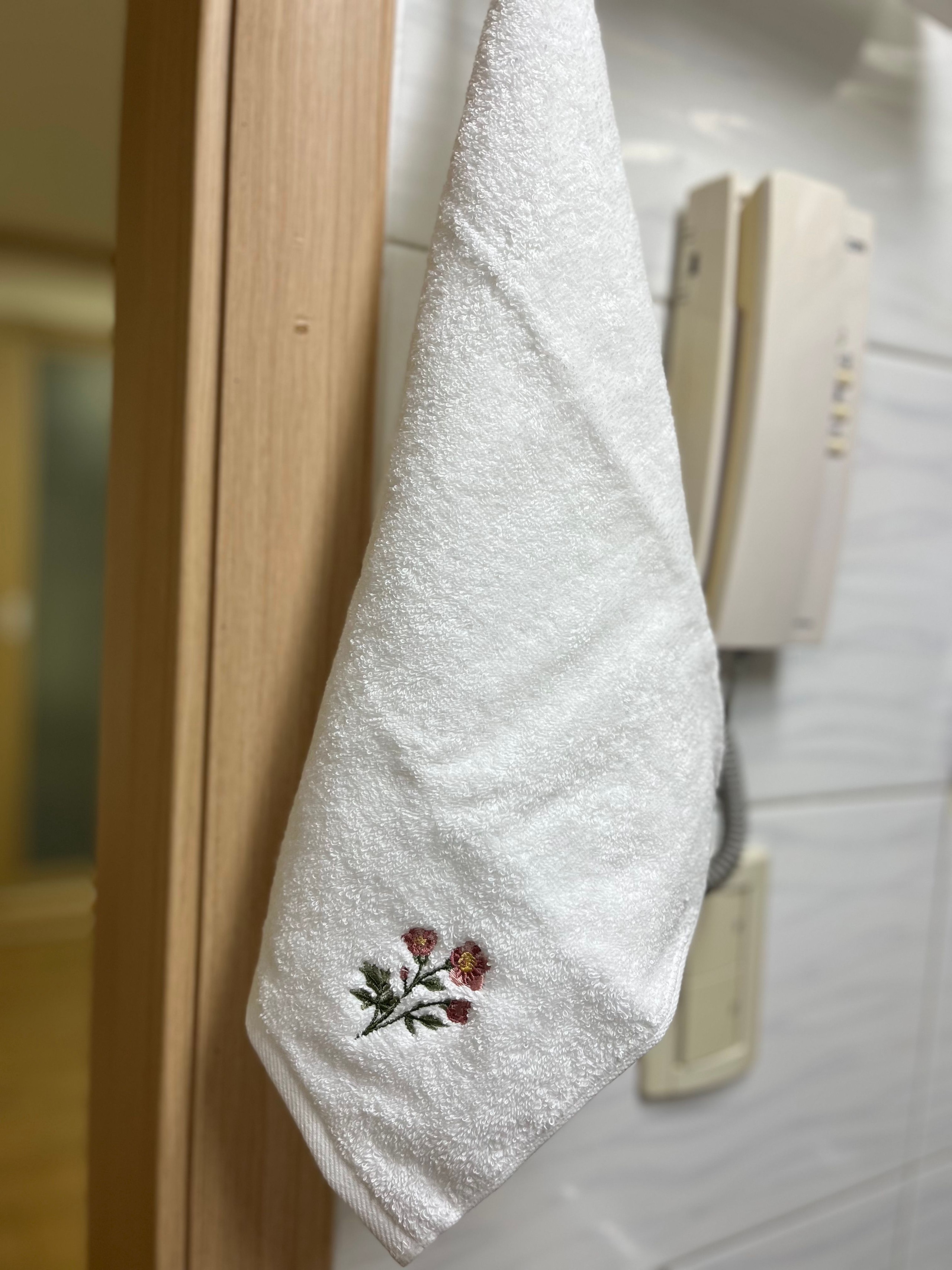 Daisy Embroidered Kitchen Towel Set (2-Pack) user photo